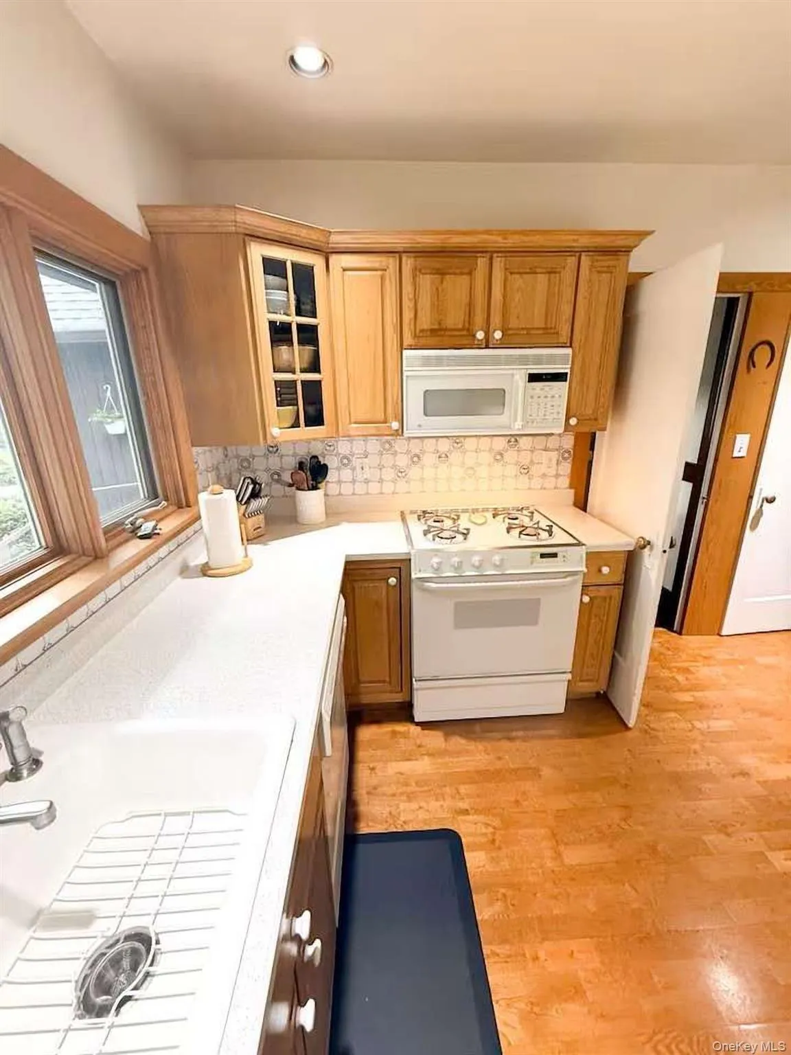 49 Oakwood Road, Brookhaven, NY, 4 Bedrooms Bedrooms, 8 Rooms Rooms,1 BathroomBathrooms,Residential Lease,For Rent,Oakwood,0,1024254 49 Oakwood Road, Brookhaven, NY, 4 Bedrooms Bedrooms, 8 Rooms Rooms,1 BathroomBathrooms,Residential Lease,For Rent,Oakwood,0,1024254