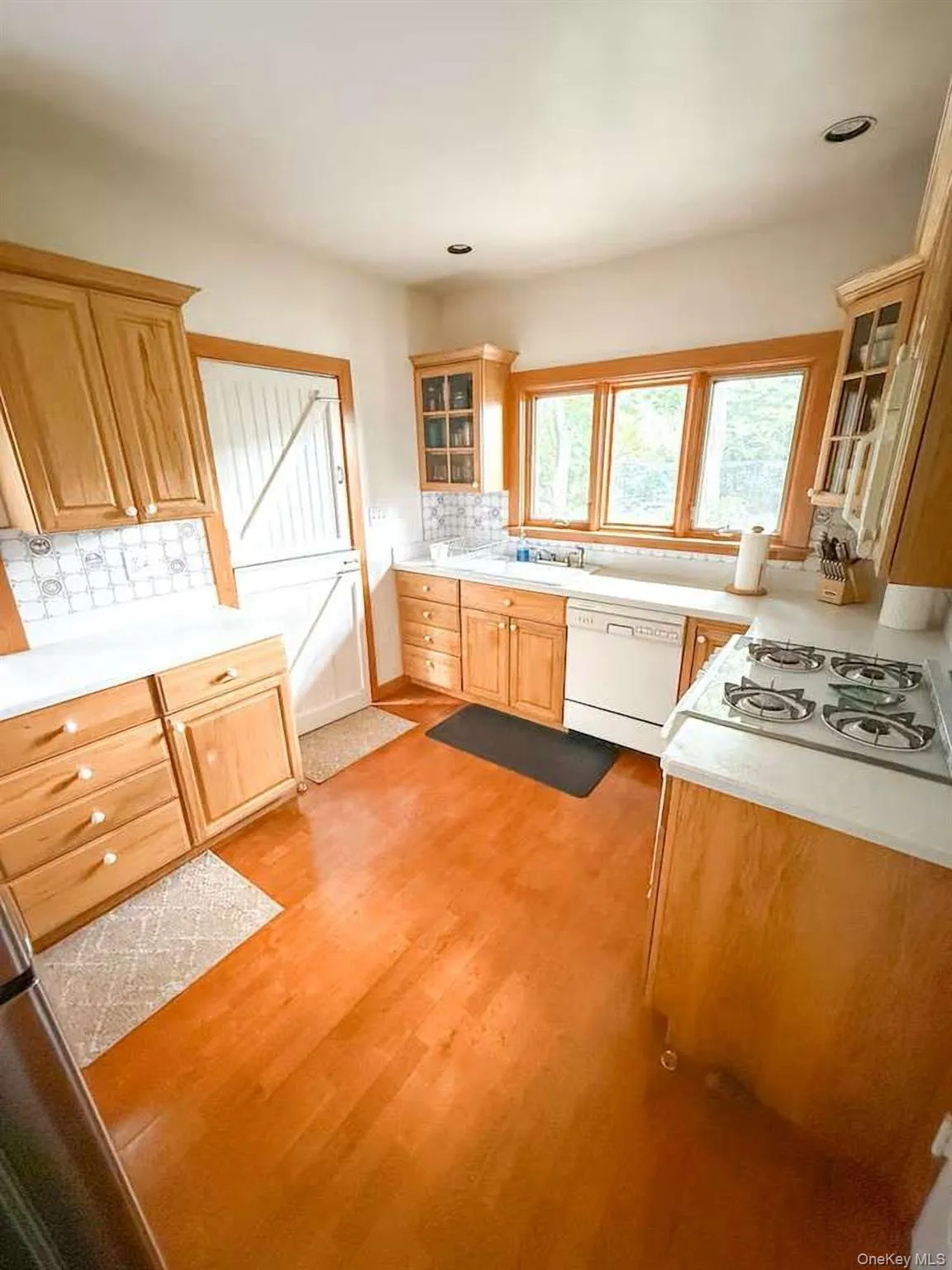 49 Oakwood Road, Brookhaven, NY, 4 Bedrooms Bedrooms, 8 Rooms Rooms,1 BathroomBathrooms,Residential Lease,For Rent,Oakwood,0,1024254 49 Oakwood Road, Brookhaven, NY, 4 Bedrooms Bedrooms, 8 Rooms Rooms,1 BathroomBathrooms,Residential Lease,For Rent,Oakwood,0,1024254