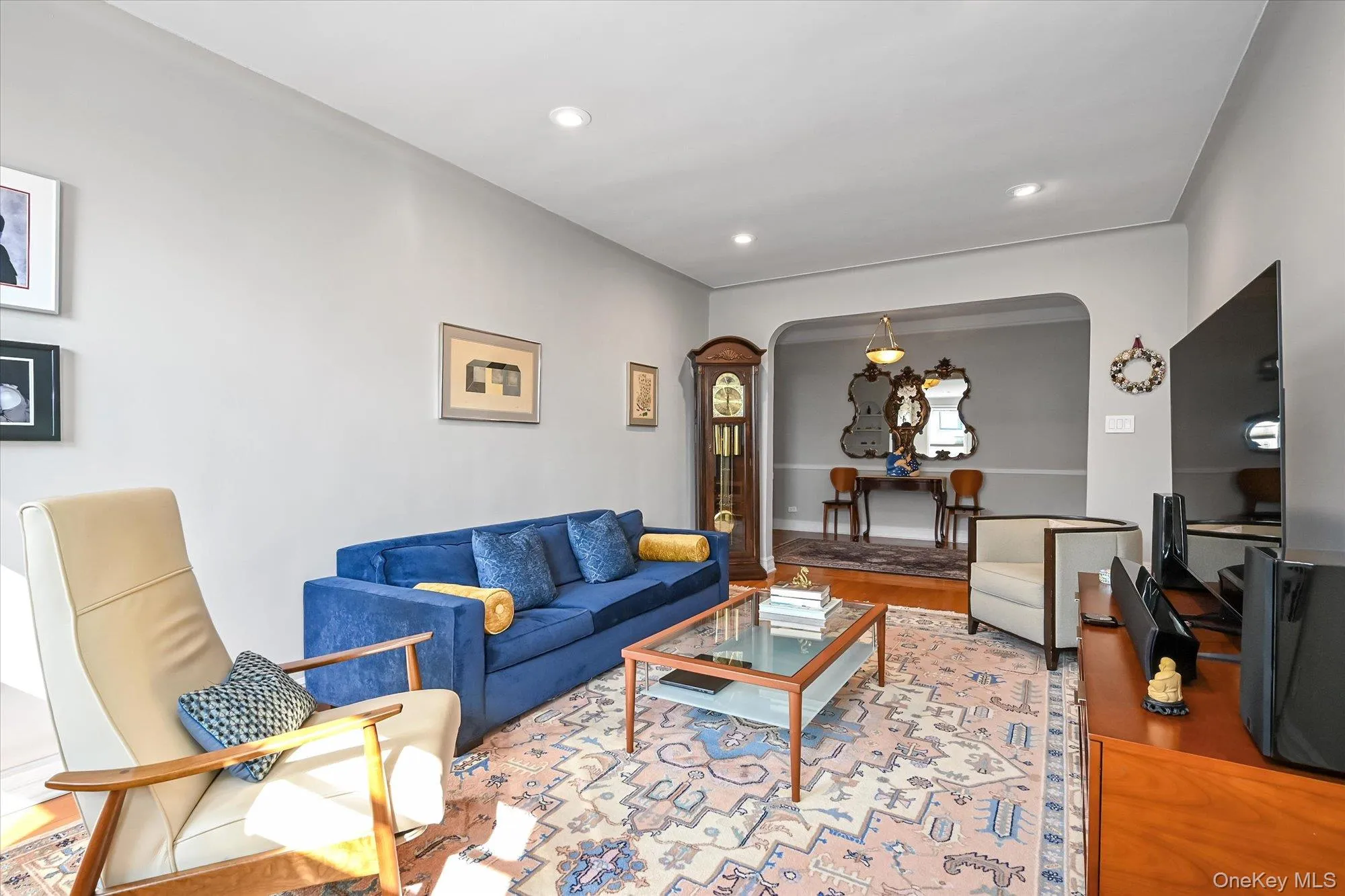 Living room with 10 foot ceiling and recessed lighting, equipped with 3 dimming switches. and beautifully renovated and maintained hardwood floors Living room with 10 foot ceiling and recessed lighting, equipped with 3 dimming switches. and beautifully renovated and maintained hardwood floors
