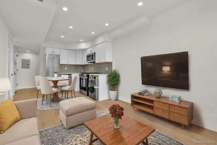 2525 31st Avenue, New York, NY, 1 Bedroom Bedrooms, 3 Rooms Rooms,1 BathroomBathrooms,Residential,For Rent,31st,0,1024264 2525 31st Avenue, New York, NY, 1 Bedroom Bedrooms, 3 Rooms Rooms,1 BathroomBathrooms,Residential,For Rent,31st,0,1024264