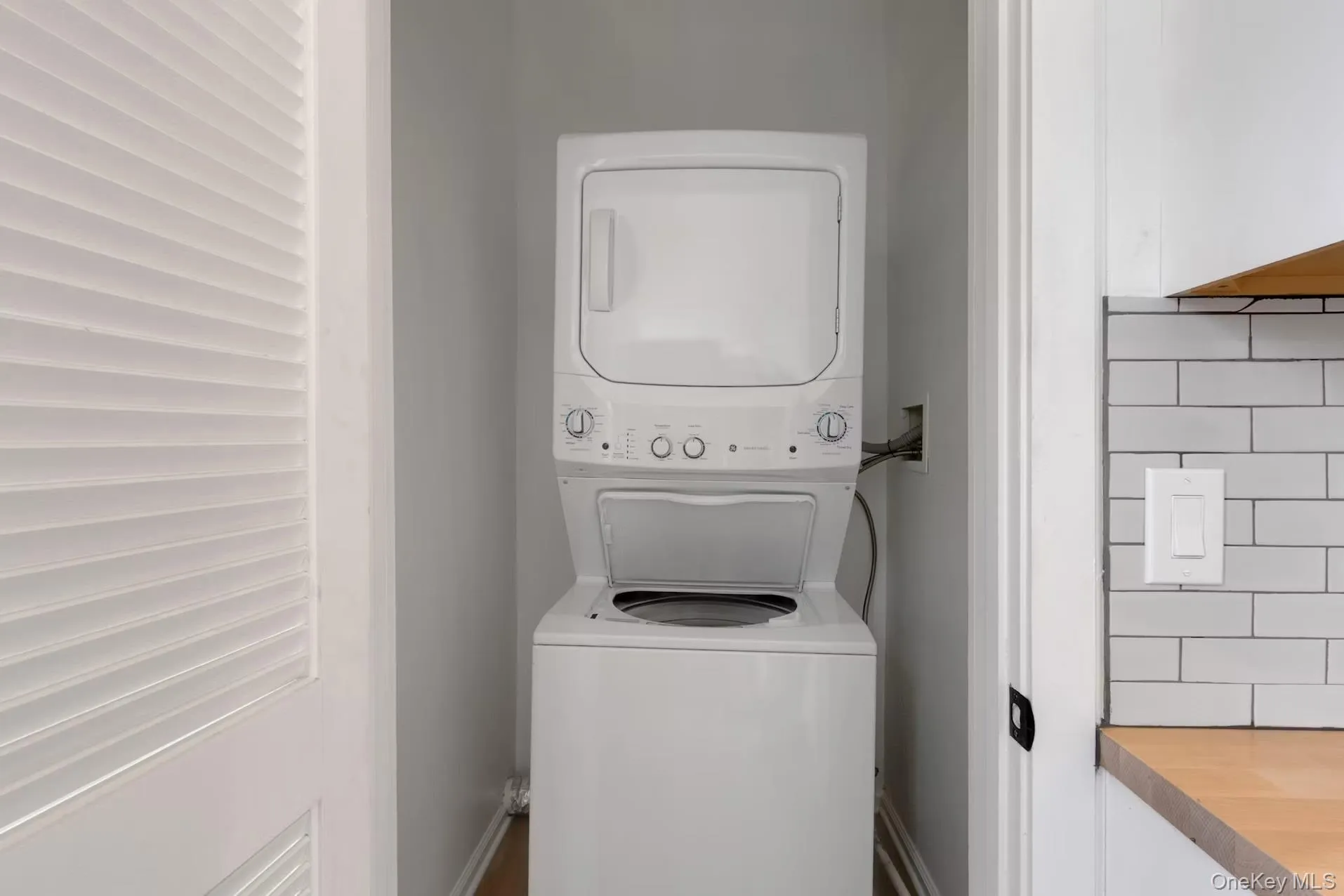 169 Broadway, Orangetown, NY, 2 Bedrooms Bedrooms, 6 Rooms Rooms,2 BathroomsBathrooms,Residential Lease,For Rent,Broadway,0,1024266 169 Broadway, Orangetown, NY, 2 Bedrooms Bedrooms, 6 Rooms Rooms,2 BathroomsBathrooms,Residential Lease,For Rent,Broadway,0,1024266