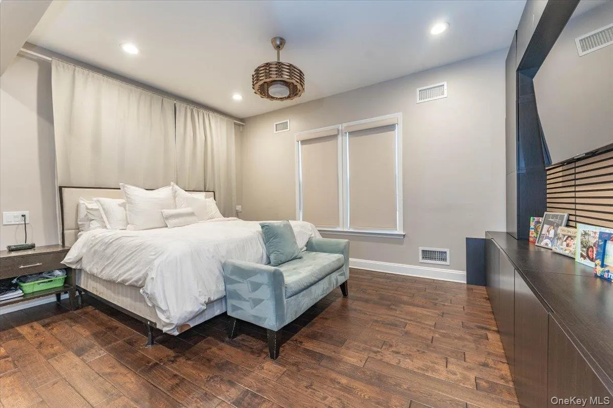 266 Rockaway Turnpike, Hempstead, NY, 6 Bedrooms Bedrooms, 10 Rooms Rooms,3 BathroomsBathrooms,Residential Lease,For Rent,Rockaway,0,1024277 266 Rockaway Turnpike, Hempstead, NY, 6 Bedrooms Bedrooms, 10 Rooms Rooms,3 BathroomsBathrooms,Residential Lease,For Rent,Rockaway,0,1024277