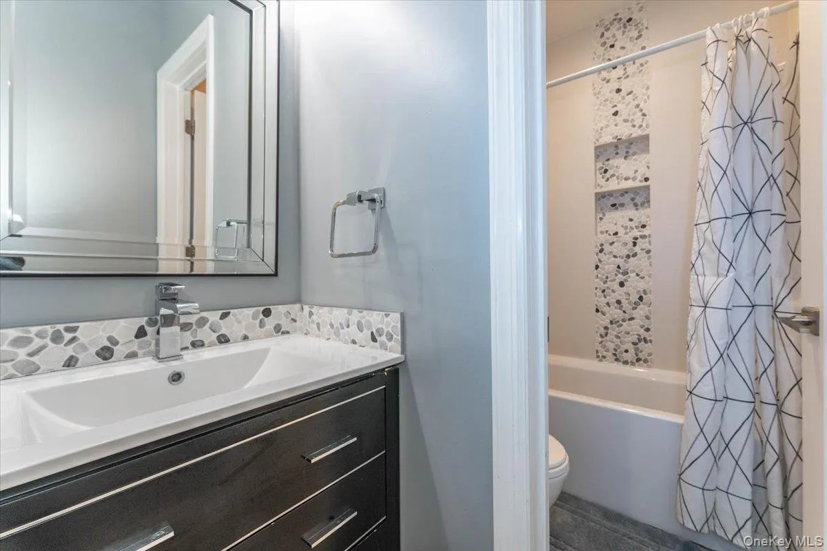 266 Rockaway Turnpike, Hempstead, NY, 6 Bedrooms Bedrooms, 10 Rooms Rooms,3 BathroomsBathrooms,Residential Lease,For Rent,Rockaway,0,1024277 266 Rockaway Turnpike, Hempstead, NY, 6 Bedrooms Bedrooms, 10 Rooms Rooms,3 BathroomsBathrooms,Residential Lease,For Rent,Rockaway,0,1024277