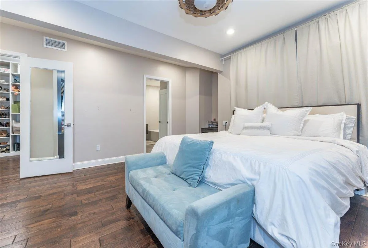 266 Rockaway Turnpike, Hempstead, NY, 6 Bedrooms Bedrooms, 10 Rooms Rooms,3 BathroomsBathrooms,Residential Lease,For Rent,Rockaway,0,1024277 266 Rockaway Turnpike, Hempstead, NY, 6 Bedrooms Bedrooms, 10 Rooms Rooms,3 BathroomsBathrooms,Residential Lease,For Rent,Rockaway,0,1024277