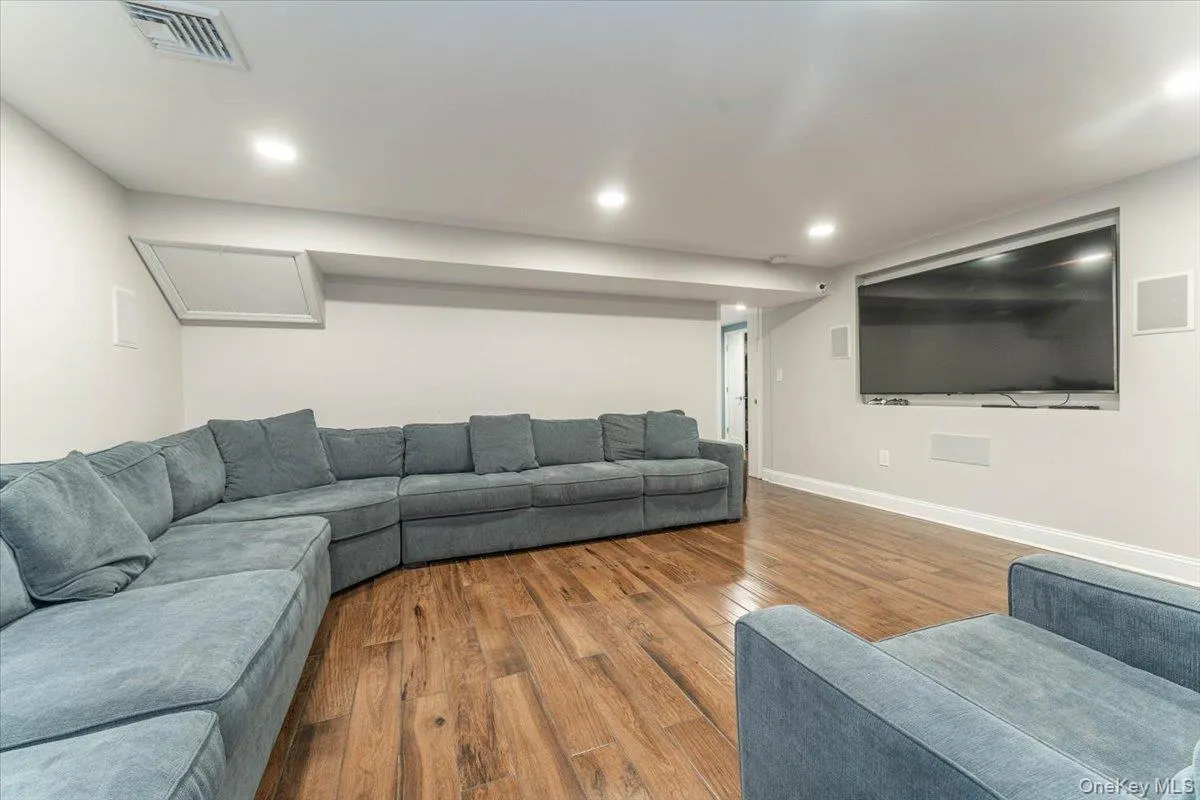 266 Rockaway Turnpike, Hempstead, NY, 6 Bedrooms Bedrooms, 10 Rooms Rooms,3 BathroomsBathrooms,Residential Lease,For Rent,Rockaway,0,1024277 266 Rockaway Turnpike, Hempstead, NY, 6 Bedrooms Bedrooms, 10 Rooms Rooms,3 BathroomsBathrooms,Residential Lease,For Rent,Rockaway,0,1024277