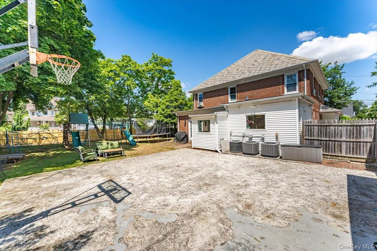 266 Rockaway Turnpike, Hempstead, NY, 6 Bedrooms Bedrooms, 10 Rooms Rooms,3 BathroomsBathrooms,Residential Lease,For Rent,Rockaway,0,1024277 266 Rockaway Turnpike, Hempstead, NY, 6 Bedrooms Bedrooms, 10 Rooms Rooms,3 BathroomsBathrooms,Residential Lease,For Rent,Rockaway,0,1024277
