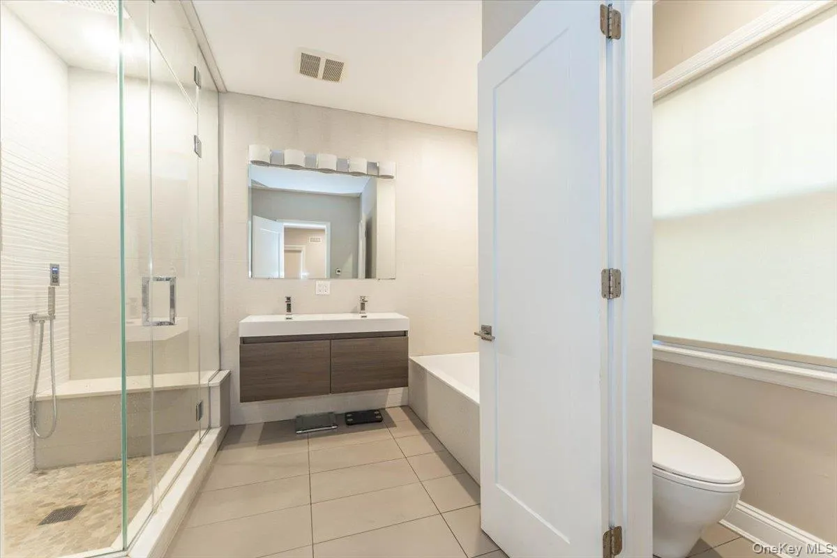 266 Rockaway Turnpike, Hempstead, NY, 6 Bedrooms Bedrooms, 10 Rooms Rooms,3 BathroomsBathrooms,Residential Lease,For Rent,Rockaway,0,1024277 266 Rockaway Turnpike, Hempstead, NY, 6 Bedrooms Bedrooms, 10 Rooms Rooms,3 BathroomsBathrooms,Residential Lease,For Rent,Rockaway,0,1024277