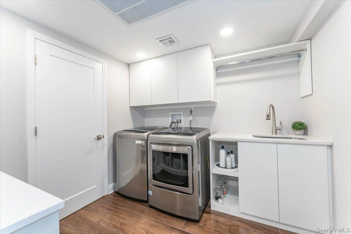 266 Rockaway Turnpike, Hempstead, NY, 6 Bedrooms Bedrooms, 10 Rooms Rooms,3 BathroomsBathrooms,Residential Lease,For Rent,Rockaway,0,1024277 266 Rockaway Turnpike, Hempstead, NY, 6 Bedrooms Bedrooms, 10 Rooms Rooms,3 BathroomsBathrooms,Residential Lease,For Rent,Rockaway,0,1024277