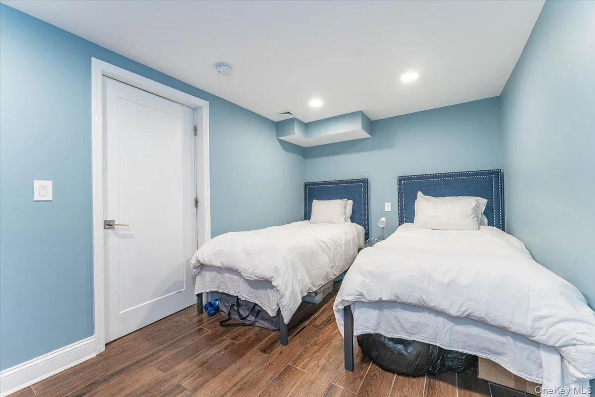 266 Rockaway Turnpike, Hempstead, NY, 6 Bedrooms Bedrooms, 10 Rooms Rooms,3 BathroomsBathrooms,Residential Lease,For Rent,Rockaway,0,1024277 266 Rockaway Turnpike, Hempstead, NY, 6 Bedrooms Bedrooms, 10 Rooms Rooms,3 BathroomsBathrooms,Residential Lease,For Rent,Rockaway,0,1024277