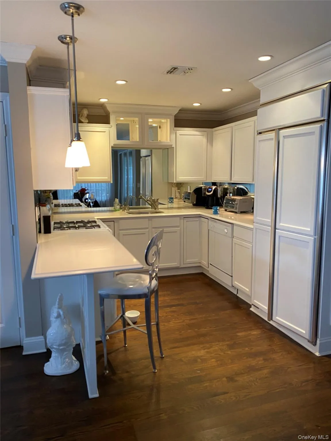 1011 Madeira Boulevard, Huntington, NY, 1 Bedroom Bedrooms, 3 Rooms Rooms,1 BathroomBathrooms,Residential Lease,For Rent,Madeira,0,1024283 1011 Madeira Boulevard, Huntington, NY, 1 Bedroom Bedrooms, 3 Rooms Rooms,1 BathroomBathrooms,Residential Lease,For Rent,Madeira,0,1024283