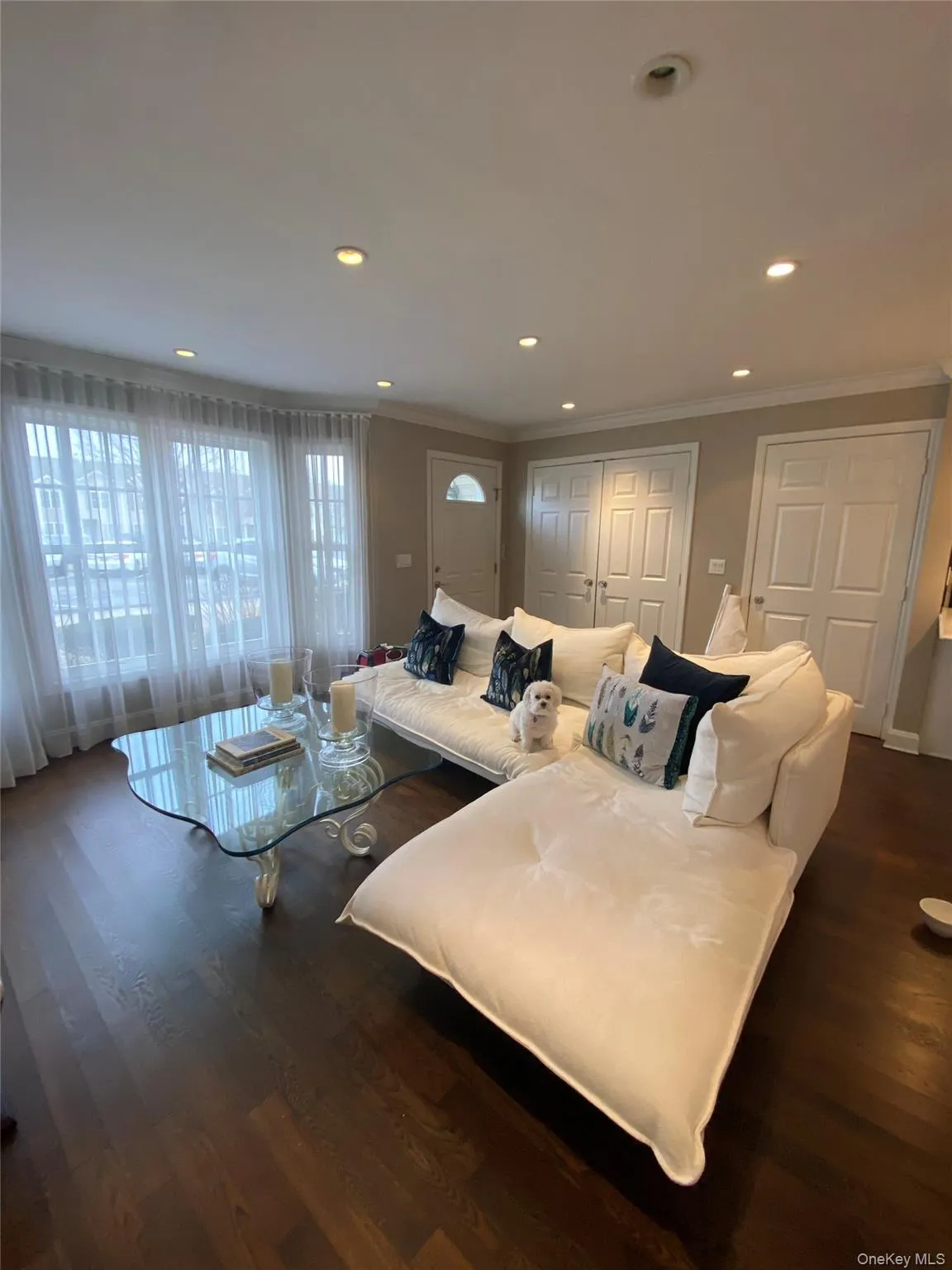1011 Madeira Boulevard, Huntington, NY, 1 Bedroom Bedrooms, 3 Rooms Rooms,1 BathroomBathrooms,Residential Lease,For Rent,Madeira,0,1024283 1011 Madeira Boulevard, Huntington, NY, 1 Bedroom Bedrooms, 3 Rooms Rooms,1 BathroomBathrooms,Residential Lease,For Rent,Madeira,0,1024283