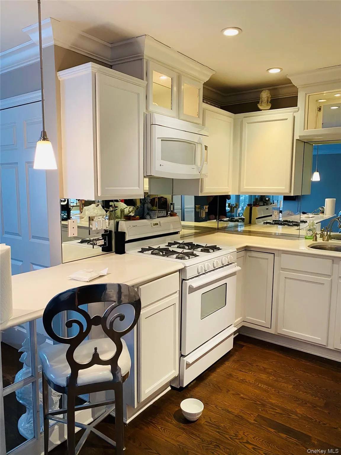 1011 Madeira Boulevard, Huntington, NY, 1 Bedroom Bedrooms, 3 Rooms Rooms,1 BathroomBathrooms,Residential Lease,For Rent,Madeira,0,1024283 1011 Madeira Boulevard, Huntington, NY, 1 Bedroom Bedrooms, 3 Rooms Rooms,1 BathroomBathrooms,Residential Lease,For Rent,Madeira,0,1024283