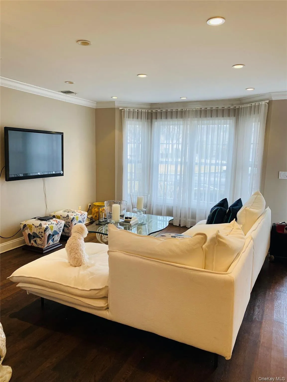 1011 Madeira Boulevard, Huntington, NY, 1 Bedroom Bedrooms, 3 Rooms Rooms,1 BathroomBathrooms,Residential Lease,For Rent,Madeira,0,1024283 1011 Madeira Boulevard, Huntington, NY, 1 Bedroom Bedrooms, 3 Rooms Rooms,1 BathroomBathrooms,Residential Lease,For Rent,Madeira,0,1024283