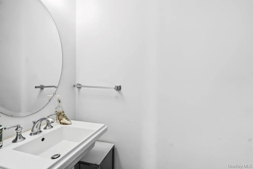 46102 Silver Birch Lane, Oyster Bay, NY, 3 Bedrooms Bedrooms, 7 Rooms Rooms,2 BathroomsBathrooms,Residential,For Rent,Silver Birch,0,1024287 46102 Silver Birch Lane, Oyster Bay, NY, 3 Bedrooms Bedrooms, 7 Rooms Rooms,2 BathroomsBathrooms,Residential,For Rent,Silver Birch,0,1024287