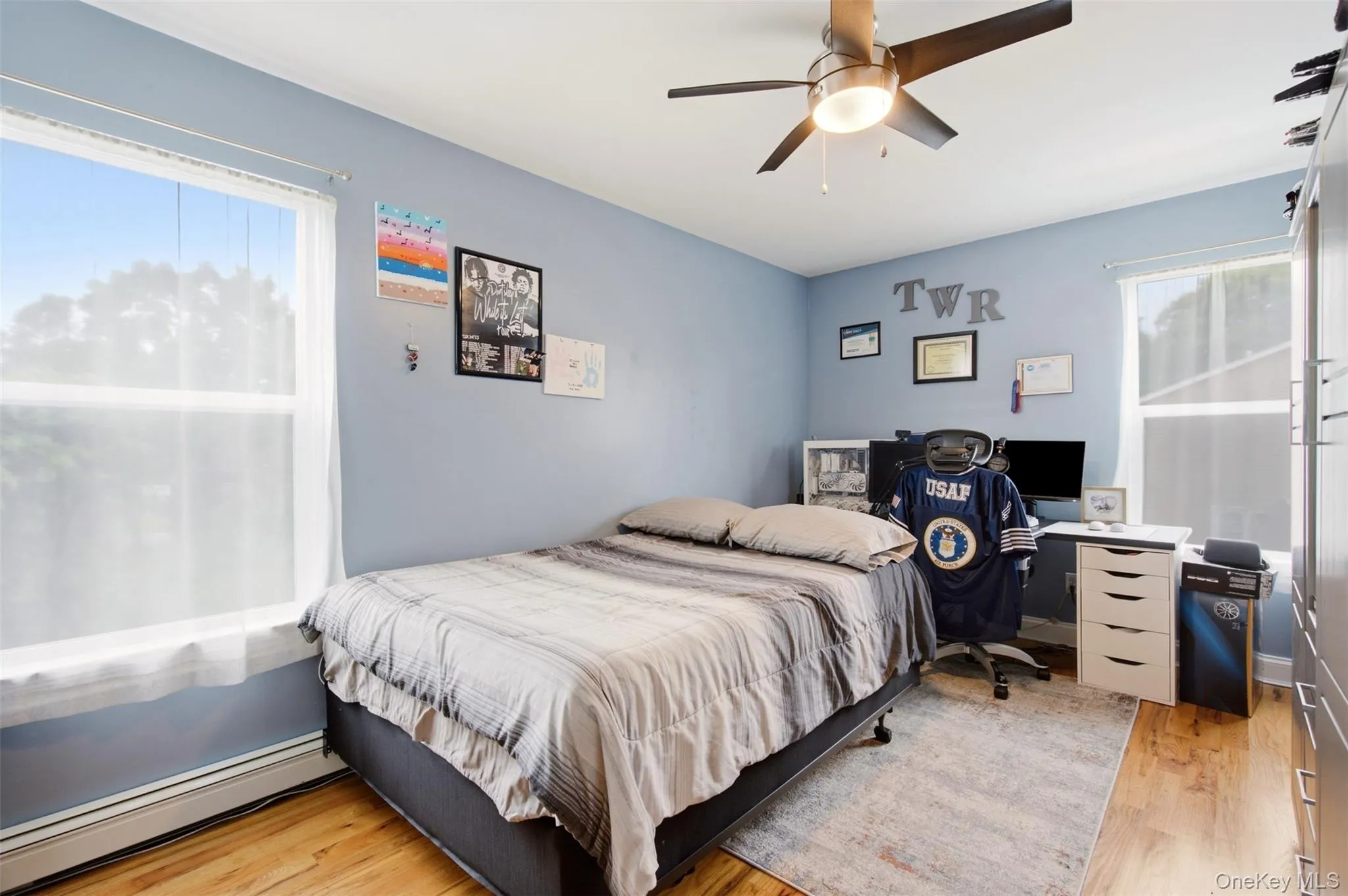 Second corner bedroom offers extra windows and lots of natural light Second corner bedroom offers extra windows and lots of natural light