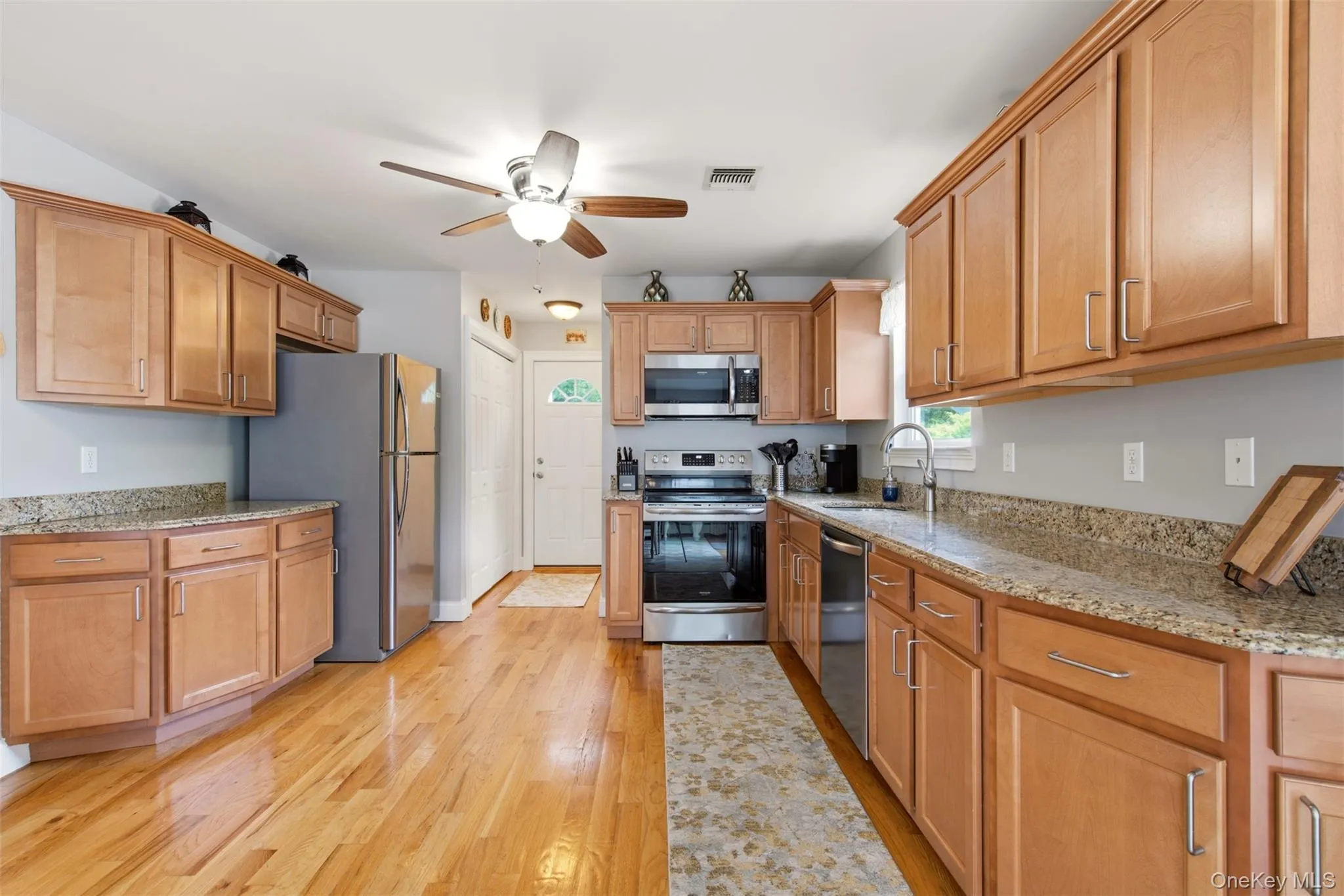 Spacious kitchen with granite and Frigidaire Gallery series SS appliances. Spacious kitchen with granite and Frigidaire Gallery series SS appliances.