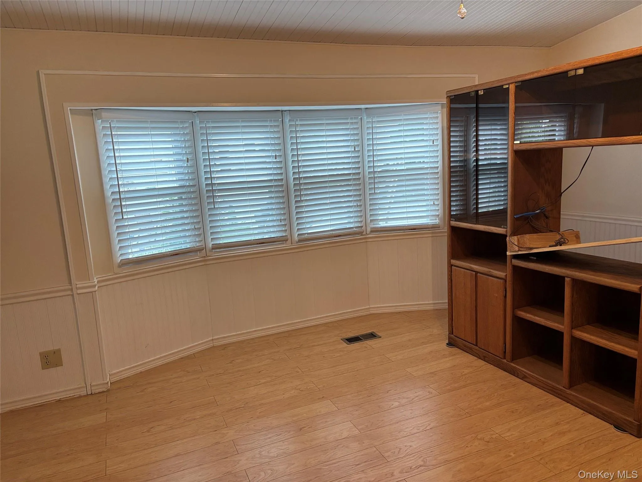 1661 Old Country Road, Riverhead, NY, 2 Bedrooms Bedrooms, 7 Rooms Rooms,2 BathroomsBathrooms,Residential,For Rent,Old Country,0,1024299 1661 Old Country Road, Riverhead, NY, 2 Bedrooms Bedrooms, 7 Rooms Rooms,2 BathroomsBathrooms,Residential,For Rent,Old Country,0,1024299