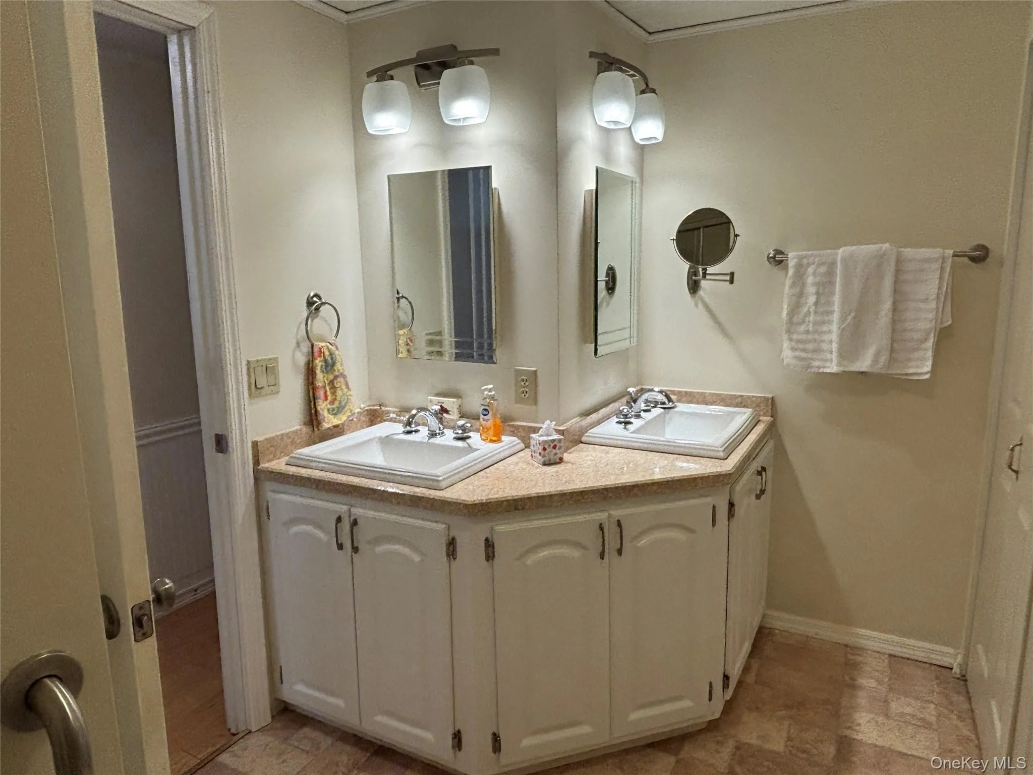 1661 Old Country Road, Riverhead, NY, 2 Bedrooms Bedrooms, 7 Rooms Rooms,2 BathroomsBathrooms,Residential,For Rent,Old Country,0,1024299 1661 Old Country Road, Riverhead, NY, 2 Bedrooms Bedrooms, 7 Rooms Rooms,2 BathroomsBathrooms,Residential,For Rent,Old Country,0,1024299