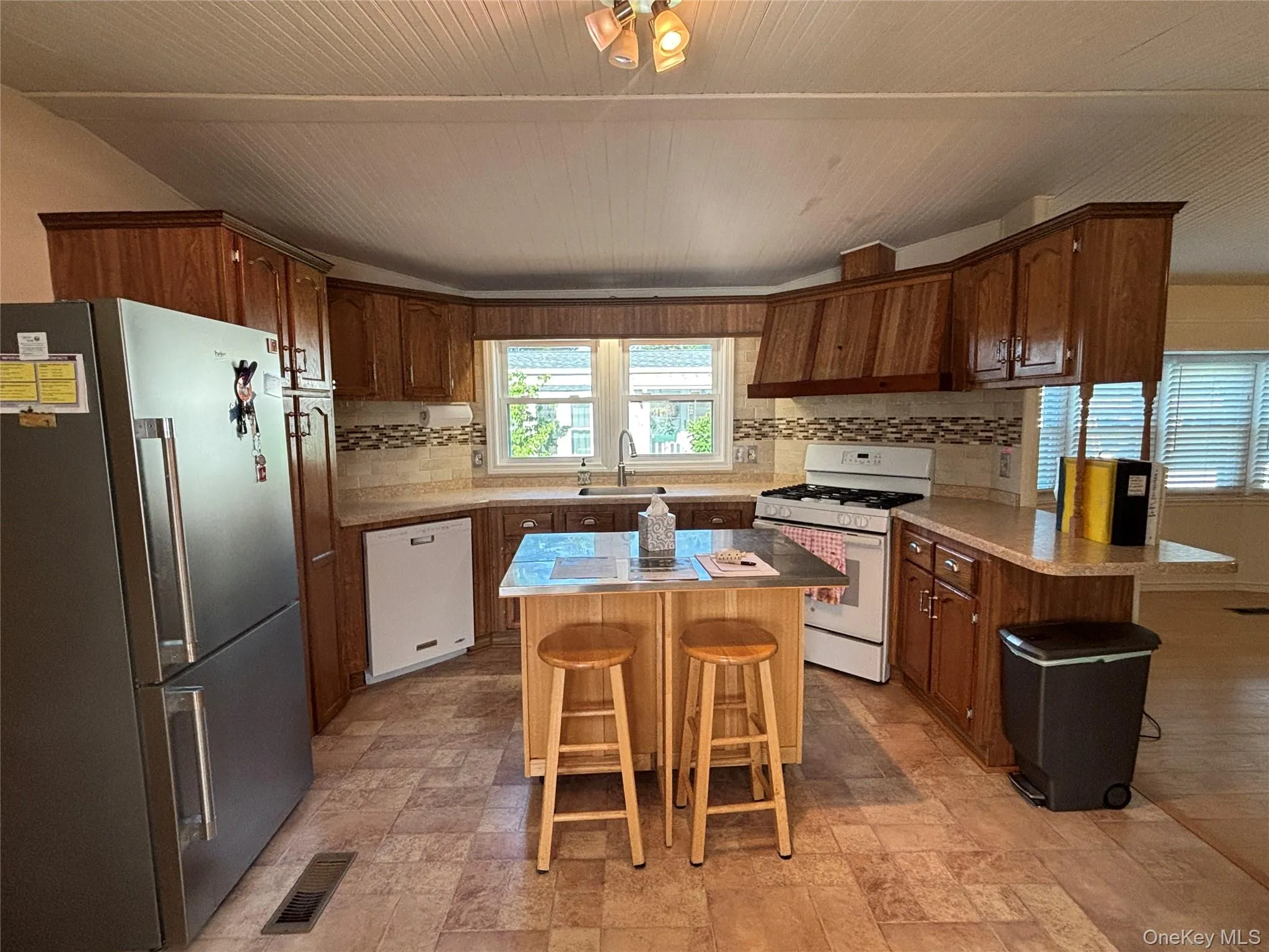 1661 Old Country Road, Riverhead, NY, 2 Bedrooms Bedrooms, 7 Rooms Rooms,2 BathroomsBathrooms,Residential,For Rent,Old Country,0,1024299 1661 Old Country Road, Riverhead, NY, 2 Bedrooms Bedrooms, 7 Rooms Rooms,2 BathroomsBathrooms,Residential,For Rent,Old Country,0,1024299
