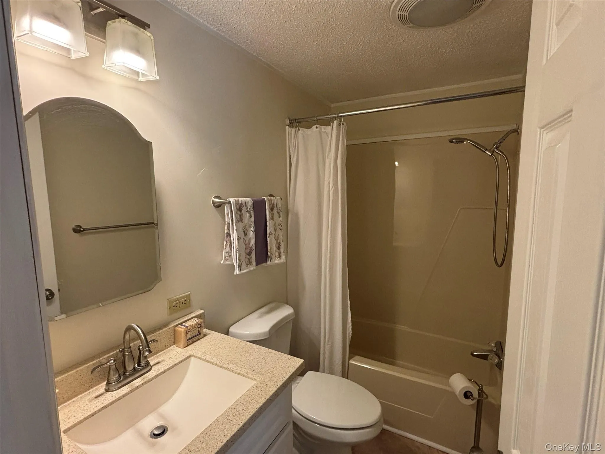 1661 Old Country Road, Riverhead, NY, 2 Bedrooms Bedrooms, 7 Rooms Rooms,2 BathroomsBathrooms,Residential,For Rent,Old Country,0,1024299 1661 Old Country Road, Riverhead, NY, 2 Bedrooms Bedrooms, 7 Rooms Rooms,2 BathroomsBathrooms,Residential,For Rent,Old Country,0,1024299