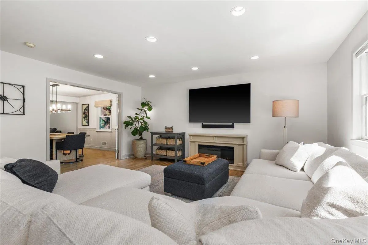 51 Croton Avenue, Mount Kisco, NY, 5 Bedrooms Bedrooms, 10 Rooms Rooms,3 BathroomsBathrooms,Residential,For Rent,Croton,0,1024318 51 Croton Avenue, Mount Kisco, NY, 5 Bedrooms Bedrooms, 10 Rooms Rooms,3 BathroomsBathrooms,Residential,For Rent,Croton,0,1024318