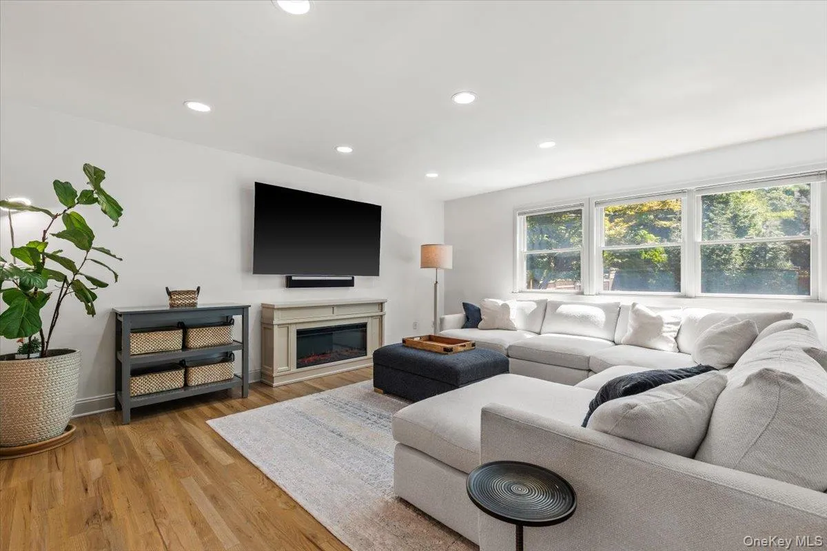 51 Croton Avenue, Mount Kisco, NY, 5 Bedrooms Bedrooms, 10 Rooms Rooms,3 BathroomsBathrooms,Residential,For Rent,Croton,0,1024318 51 Croton Avenue, Mount Kisco, NY, 5 Bedrooms Bedrooms, 10 Rooms Rooms,3 BathroomsBathrooms,Residential,For Rent,Croton,0,1024318