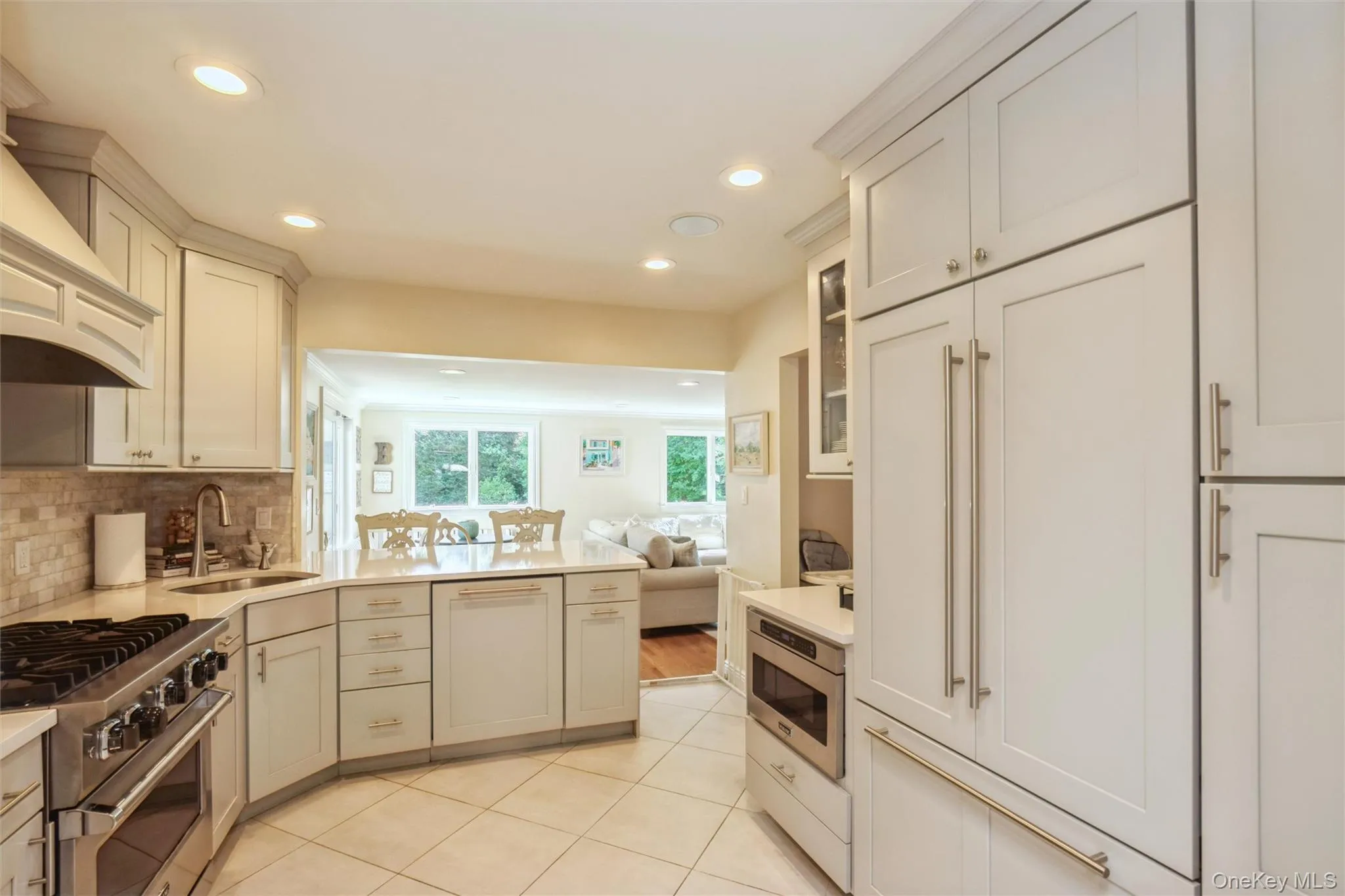 Stunning 2021 chefs kitchen adjoins casual dining nook and spacious family room Stunning 2021 chefs kitchen adjoins casual dining nook and spacious family room