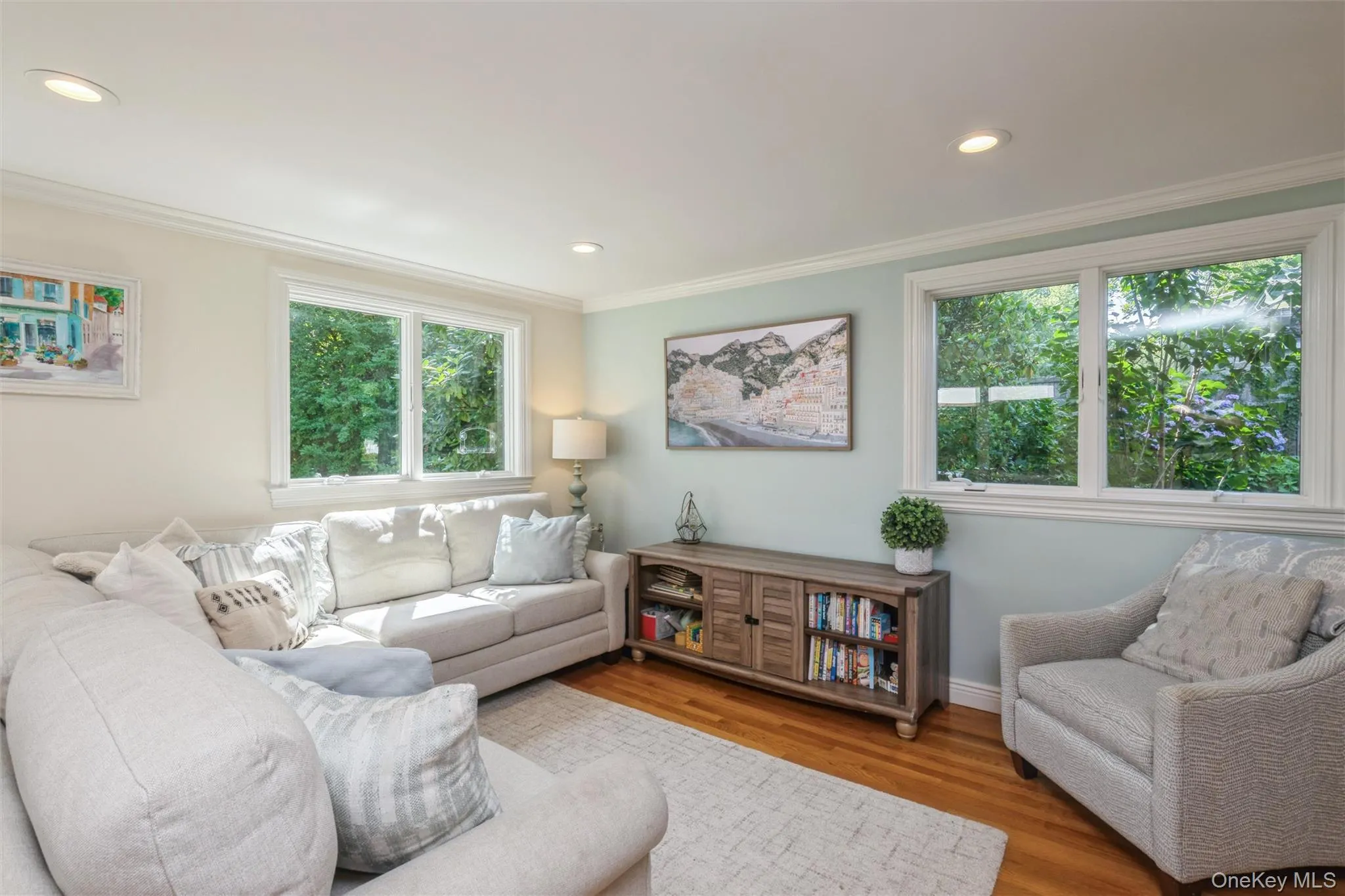 Family room is perfect for everyday living or entertaining guests. Family room is perfect for everyday living or entertaining guests.