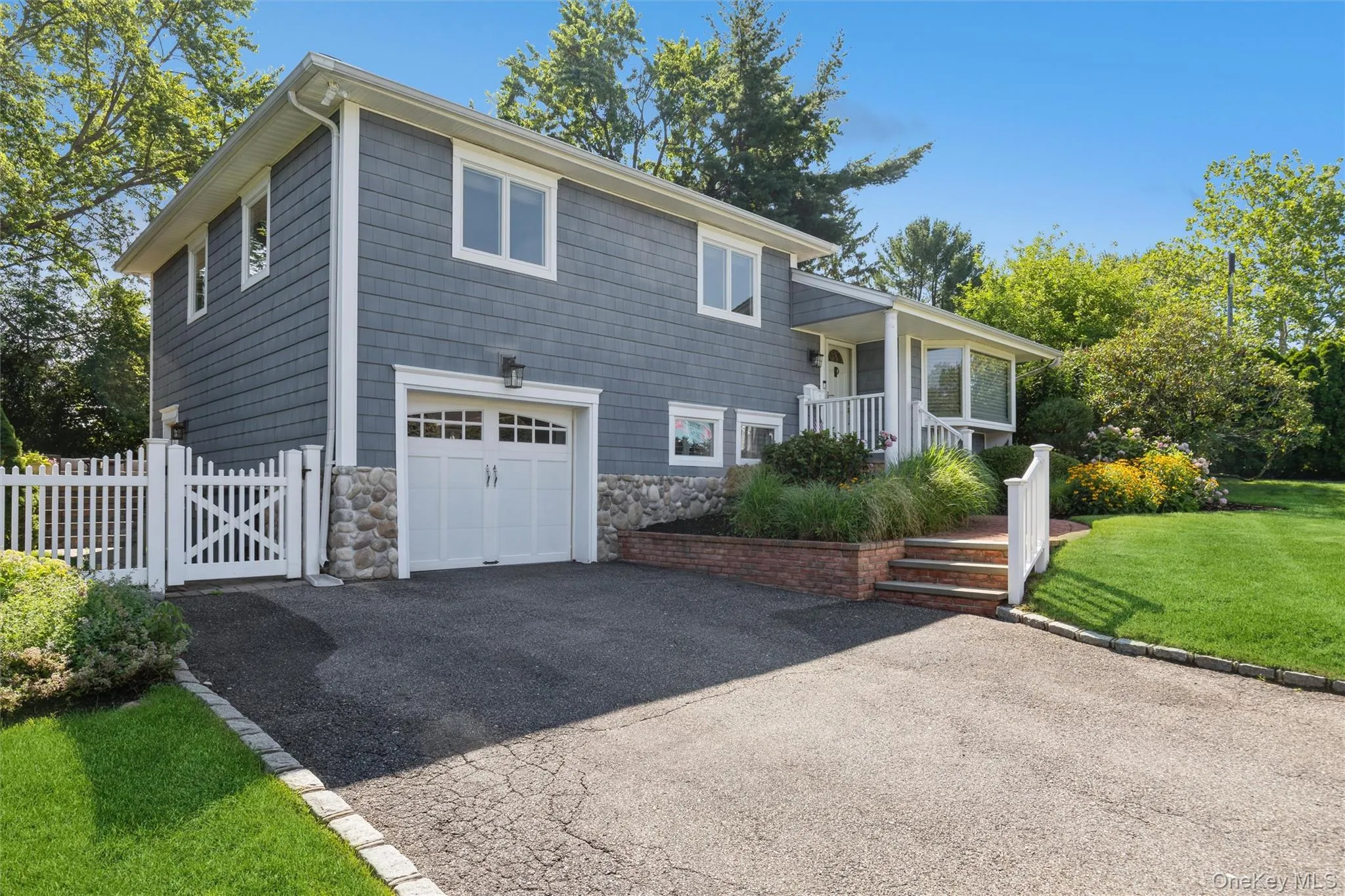 Sited on a lushly landscaped .31 acre midblock fenced property. Sited on a lushly landscaped .31 acre midblock fenced property.