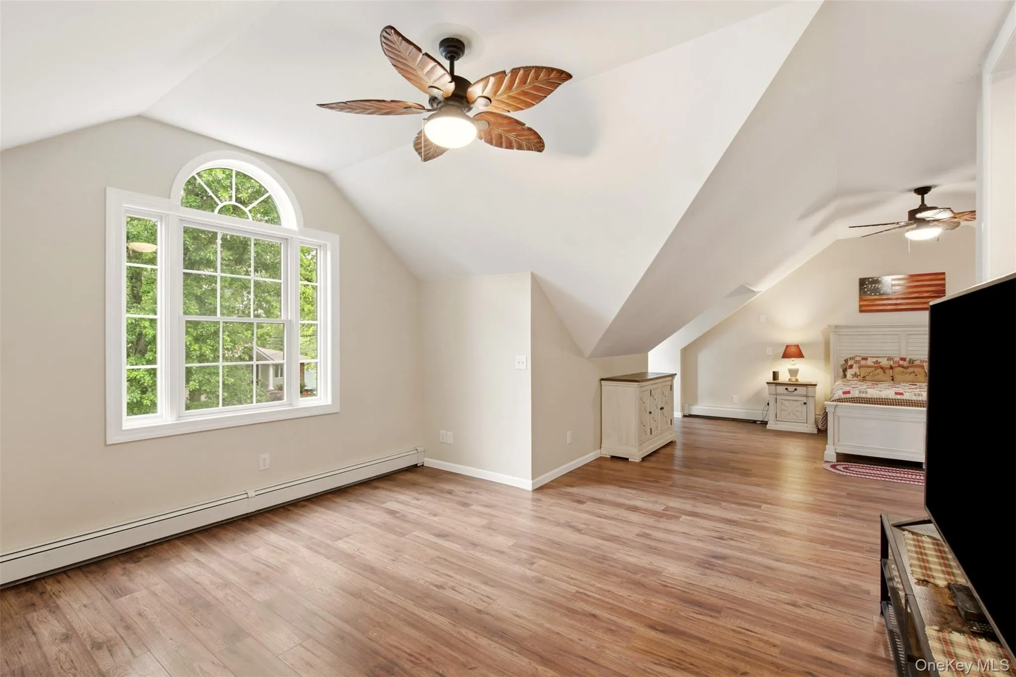 Expansive 2nd Floor Retreat Expansive 2nd Floor Retreat