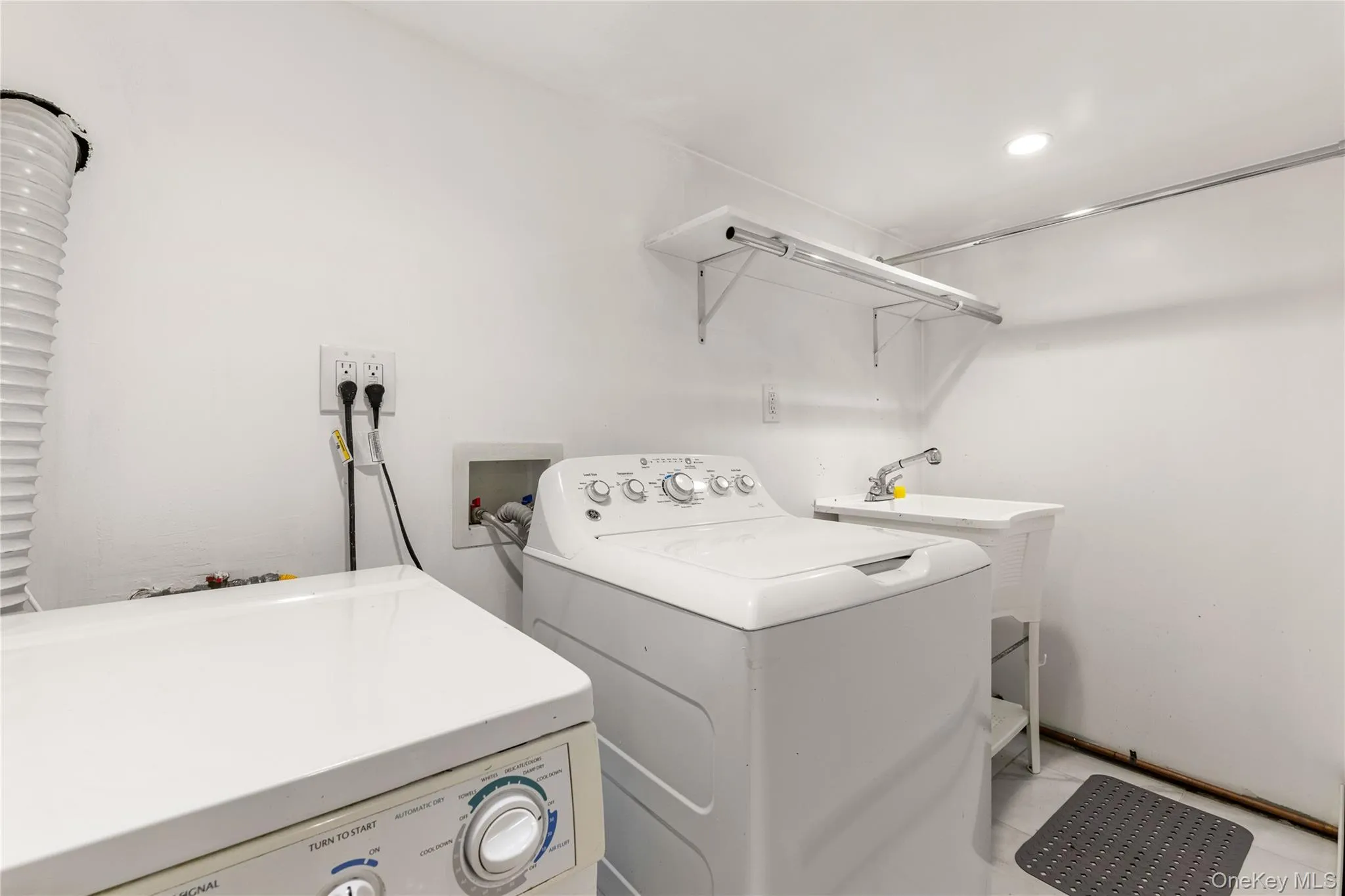 6148 220th Street, New York, NY, 3 Bedrooms Bedrooms, 8 Rooms Rooms,3 BathroomsBathrooms,Residential,For Rent,220th,0,1024330 6148 220th Street, New York, NY, 3 Bedrooms Bedrooms, 8 Rooms Rooms,3 BathroomsBathrooms,Residential,For Rent,220th,0,1024330