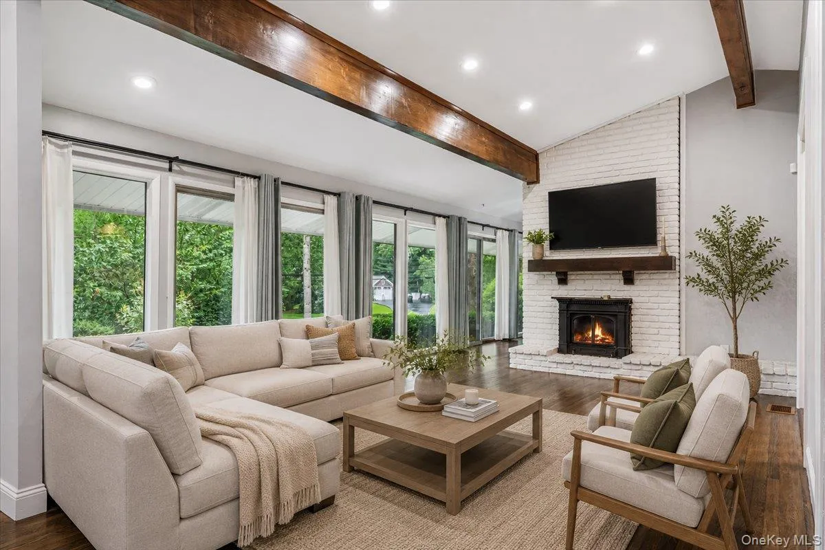 6 Cherry Lane, Oyster Bay, NY, 4 Bedrooms Bedrooms, 8 Rooms Rooms,3 BathroomsBathrooms,Residential,For Rent,Cherry,0,1024332 6 Cherry Lane, Oyster Bay, NY, 4 Bedrooms Bedrooms, 8 Rooms Rooms,3 BathroomsBathrooms,Residential,For Rent,Cherry,0,1024332