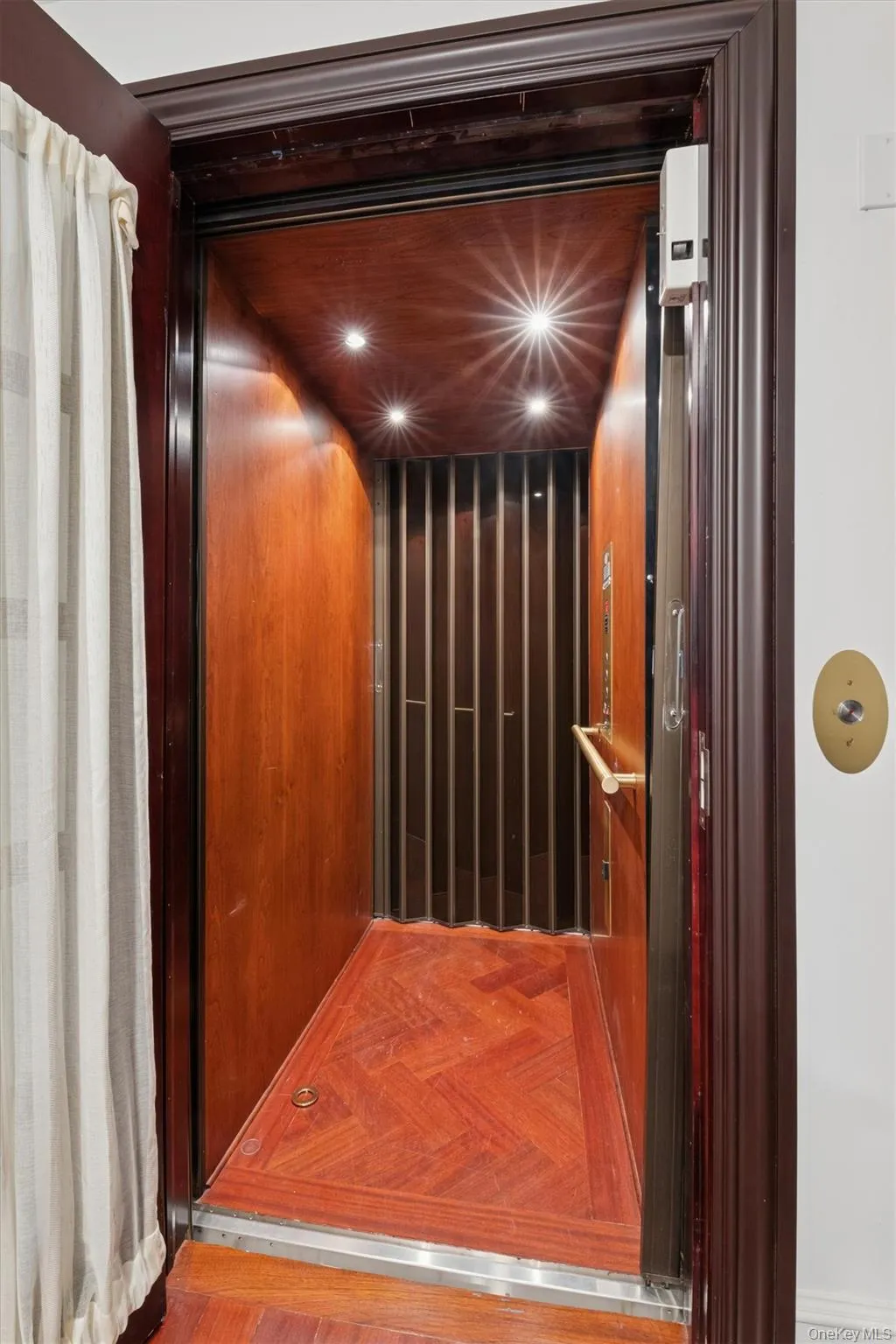 28 Whitney Circle, Glen Cove, NY, 4 Bedrooms Bedrooms, 11 Rooms Rooms,4 BathroomsBathrooms,Residential,For Rent,Whitney,0,1024341 28 Whitney Circle, Glen Cove, NY, 4 Bedrooms Bedrooms, 11 Rooms Rooms,4 BathroomsBathrooms,Residential,For Rent,Whitney,0,1024341