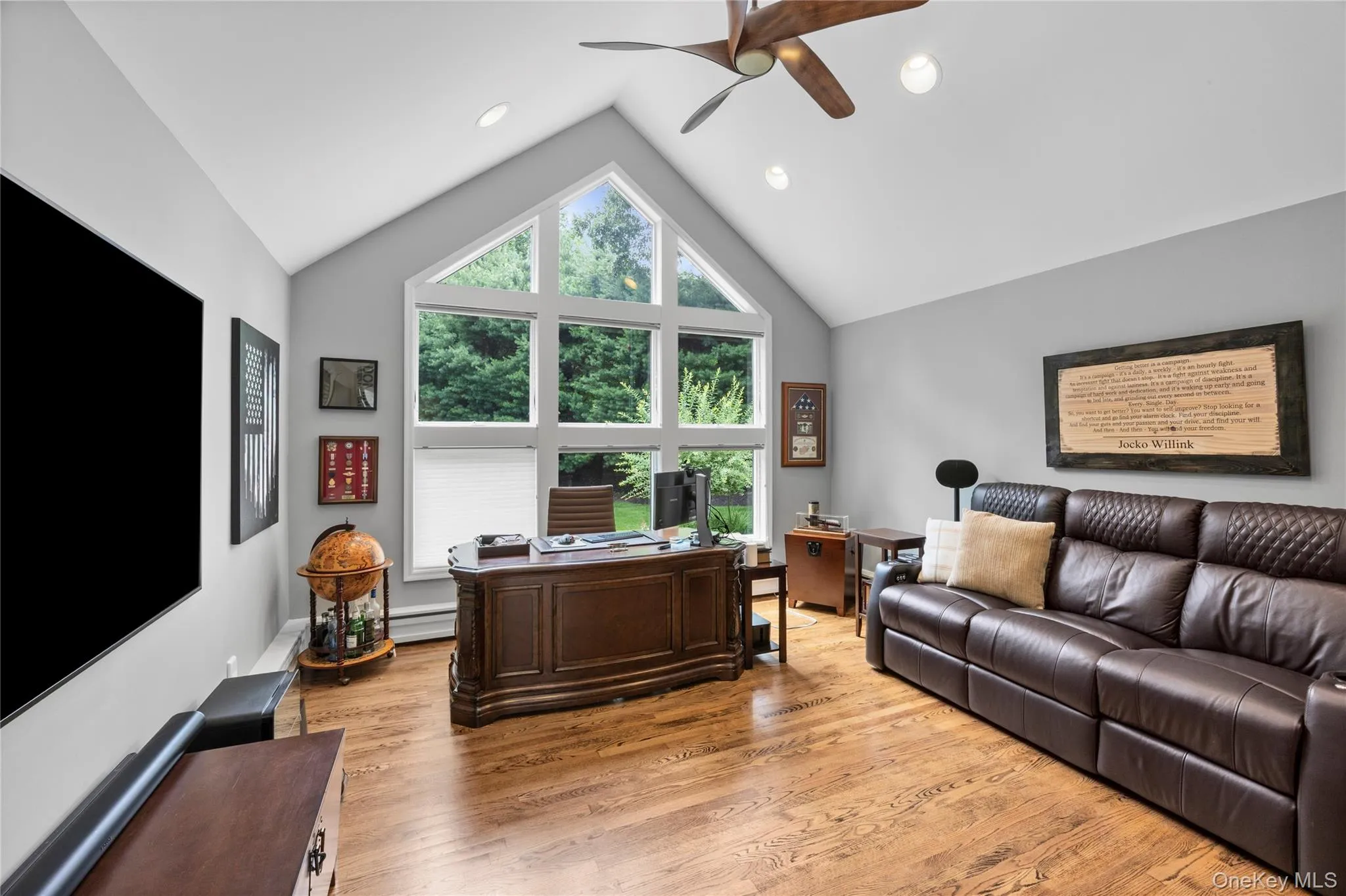 Large Office/Bedroom Large Office/Bedroom