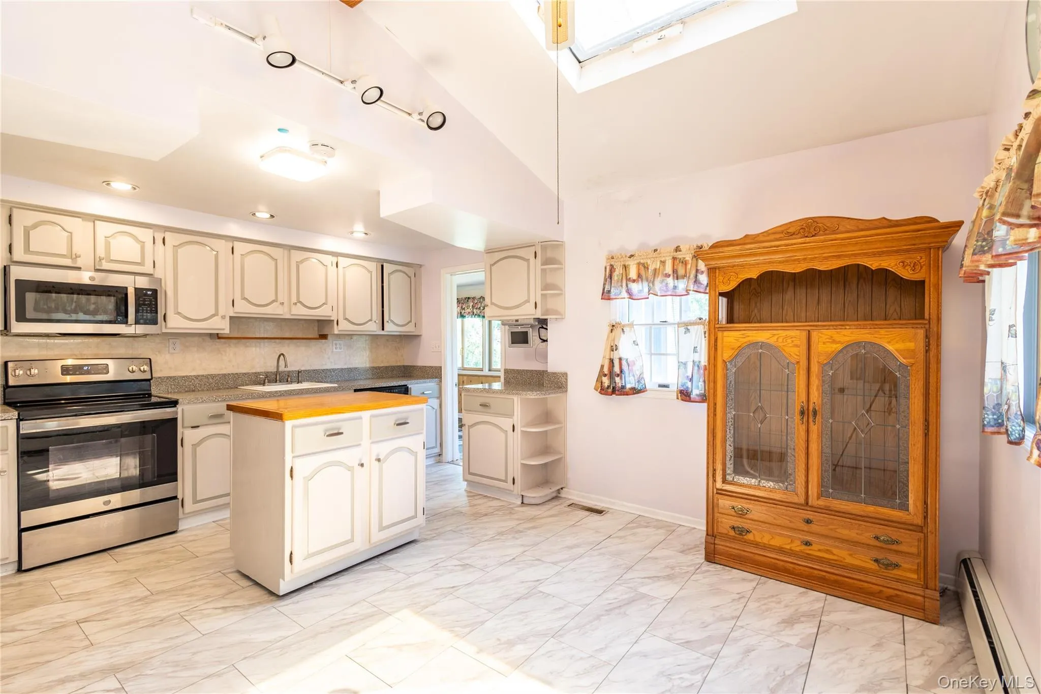 8275 Skunk Lane, Southold, NY, 4 Bedrooms Bedrooms, 10 Rooms Rooms,3 BathroomsBathrooms,Residential,For Rent,Skunk,0,1024349 8275 Skunk Lane, Southold, NY, 4 Bedrooms Bedrooms, 10 Rooms Rooms,3 BathroomsBathrooms,Residential,For Rent,Skunk,0,1024349
