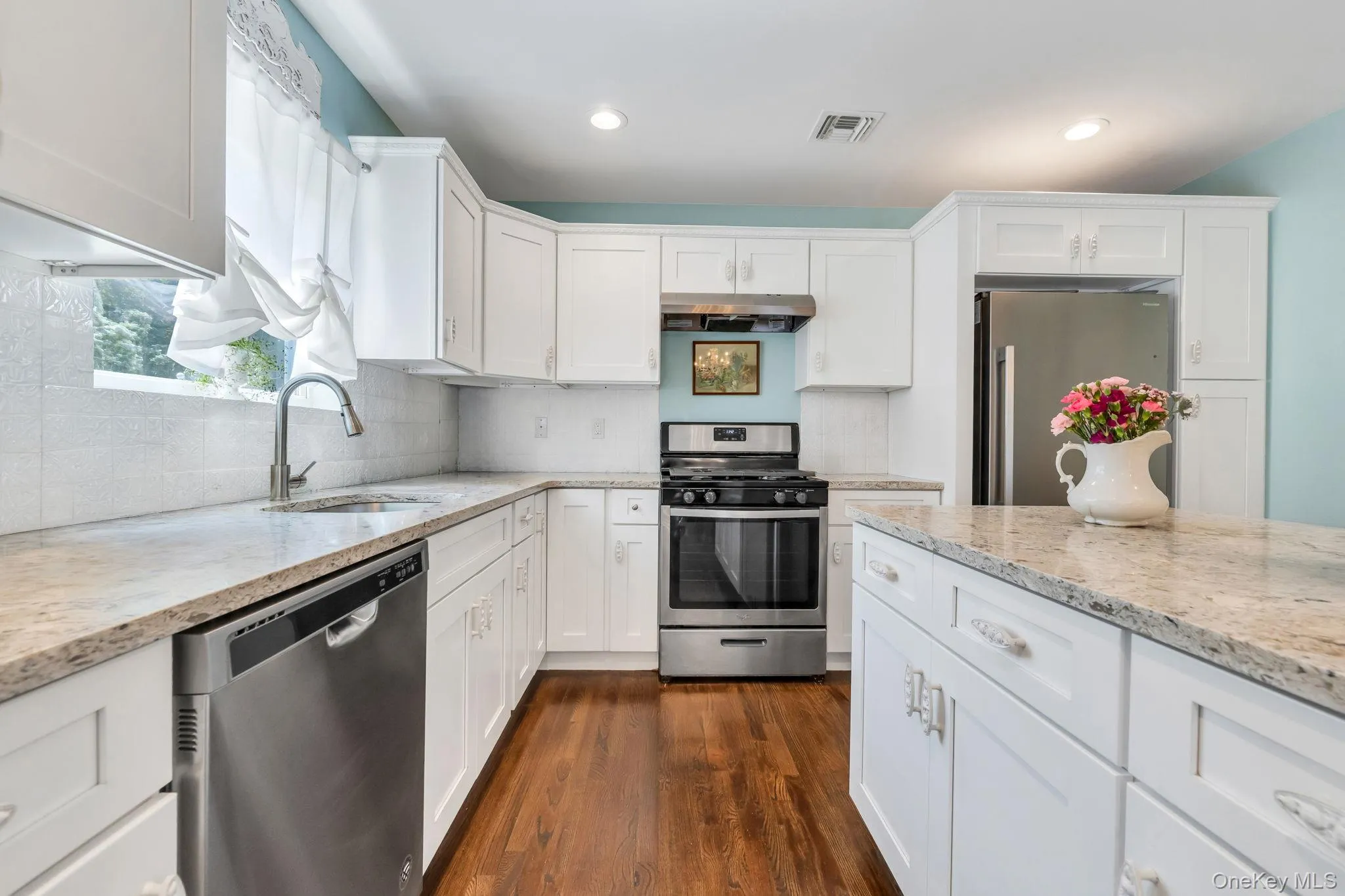 17 Walnut Road, Smithtown, NY, 3 Bedrooms Bedrooms, 6 Rooms Rooms,2 BathroomsBathrooms,Residential,For Rent,Walnut,0,1024354 17 Walnut Road, Smithtown, NY, 3 Bedrooms Bedrooms, 6 Rooms Rooms,2 BathroomsBathrooms,Residential,For Rent,Walnut,0,1024354