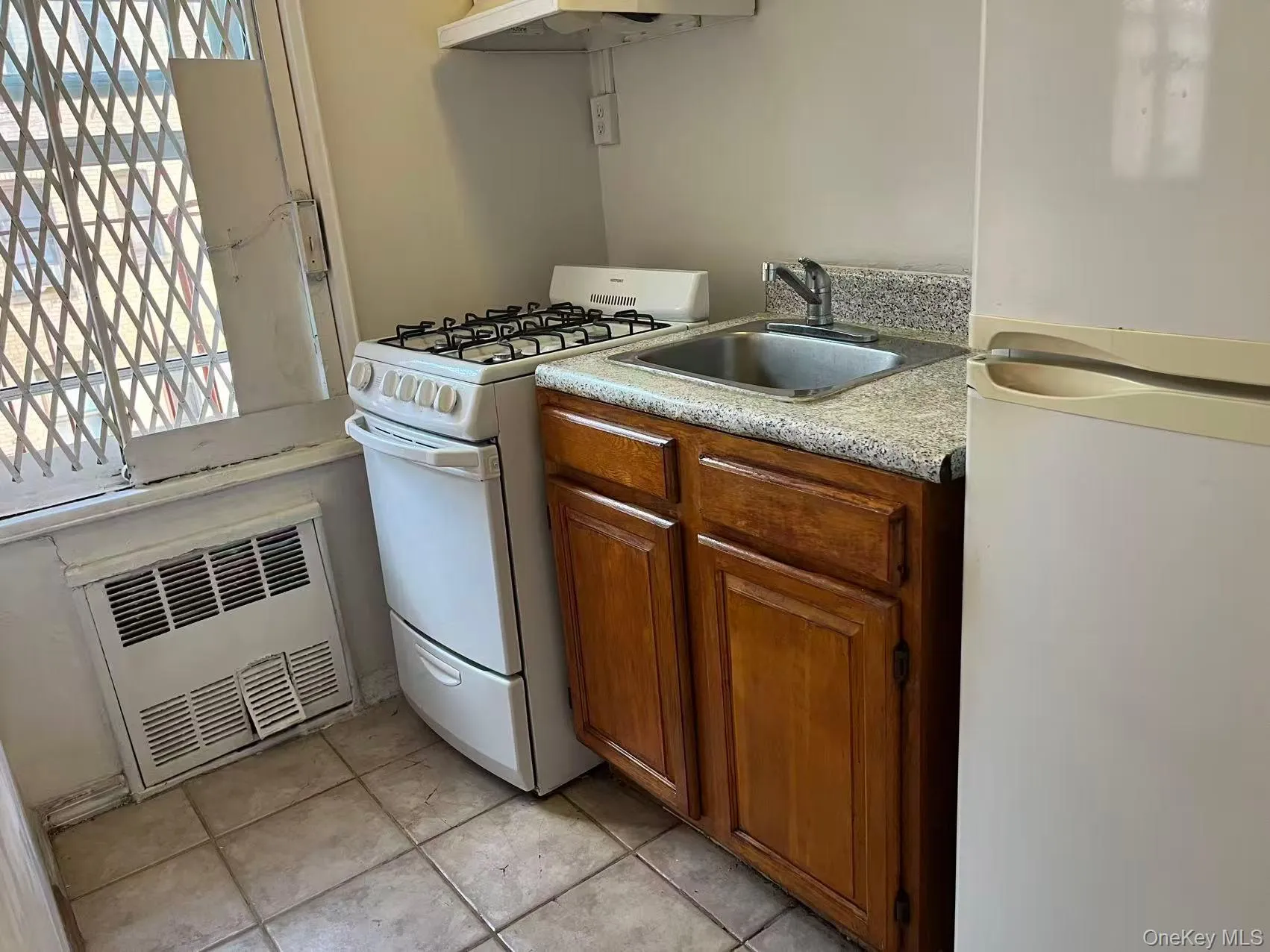 1332 Metropolitan Avenue, New York, NY, 3 Rooms Rooms,1 BathroomBathrooms,Residential,For Rent,Metropolitan,0,1024370 1332 Metropolitan Avenue, New York, NY, 3 Rooms Rooms,1 BathroomBathrooms,Residential,For Rent,Metropolitan,0,1024370