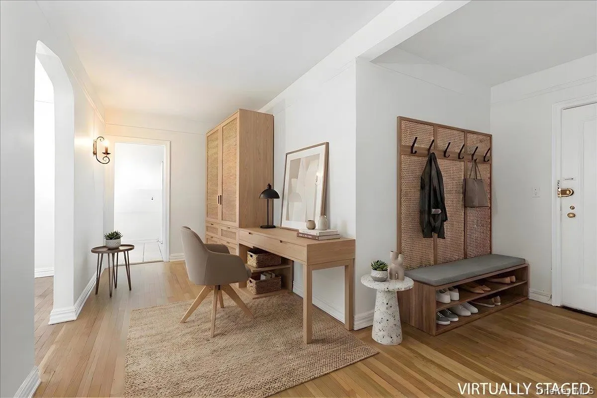 Entry virtually staged as office space Entry virtually staged as office space