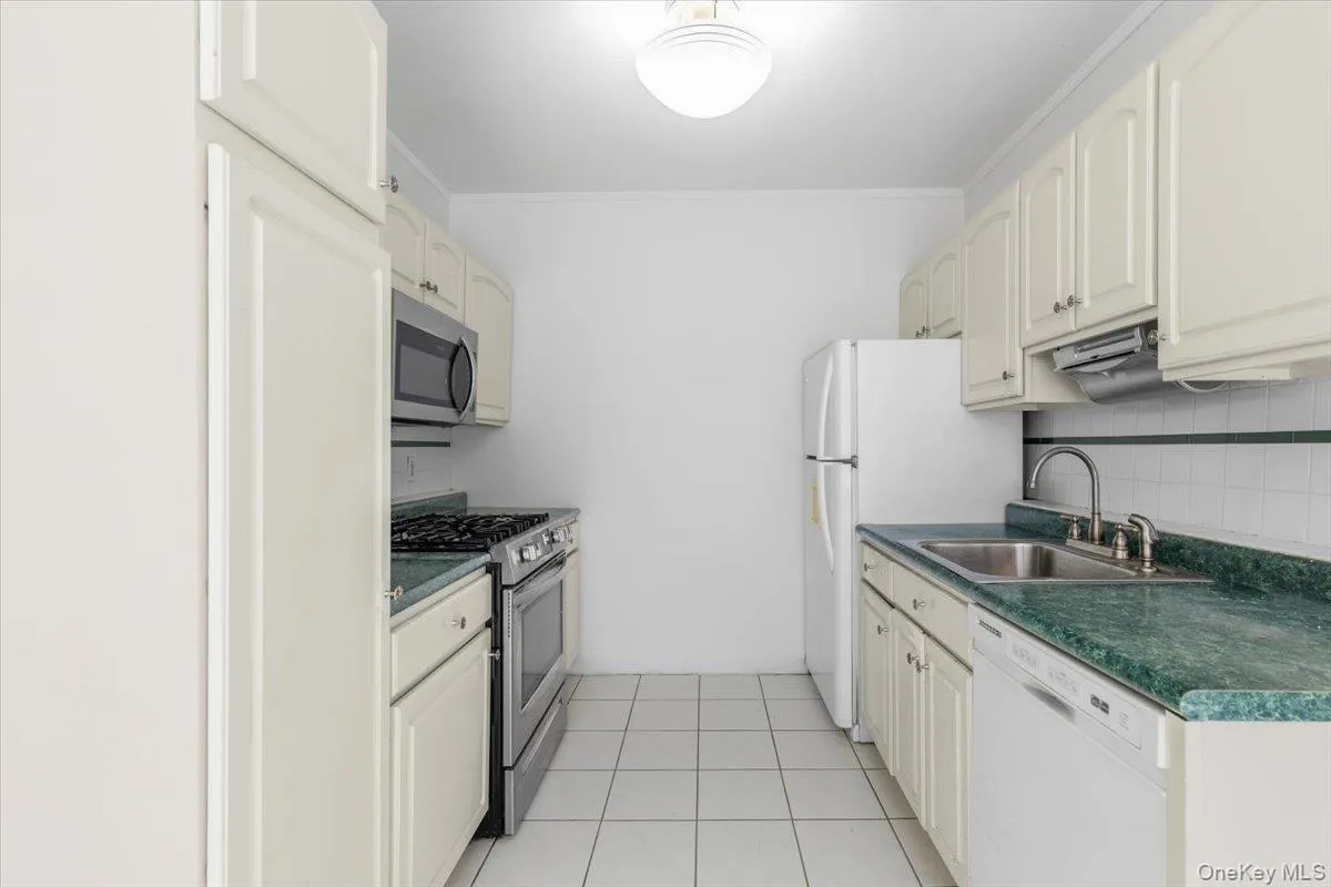 250 Bronxville Road, Yonkers, NY, 2 Bedrooms Bedrooms, 5 Rooms Rooms,2 BathroomsBathrooms,Residential,For Rent,Bronxville,0,1024372 250 Bronxville Road, Yonkers, NY, 2 Bedrooms Bedrooms, 5 Rooms Rooms,2 BathroomsBathrooms,Residential,For Rent,Bronxville,0,1024372