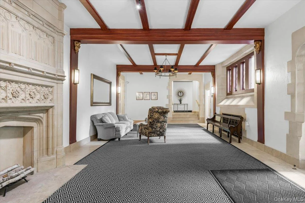 Lobby features beautiful pre-war details Lobby features beautiful pre-war details
