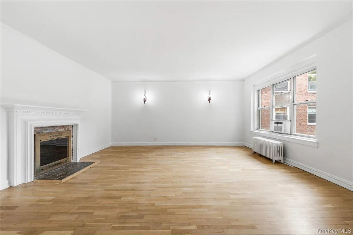 Very spacious living room with wood burning fireplace Very spacious living room with wood burning fireplace