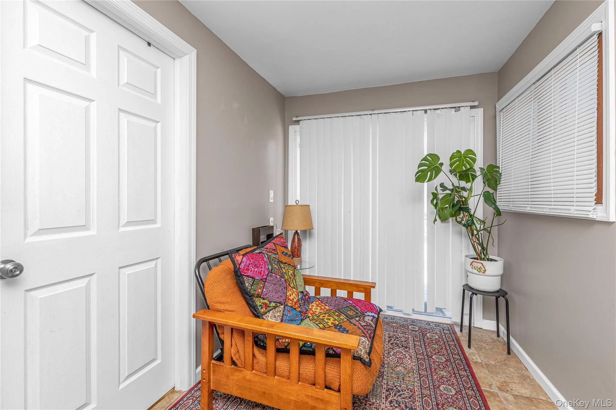Sitting room with baseboards Sitting room with baseboards