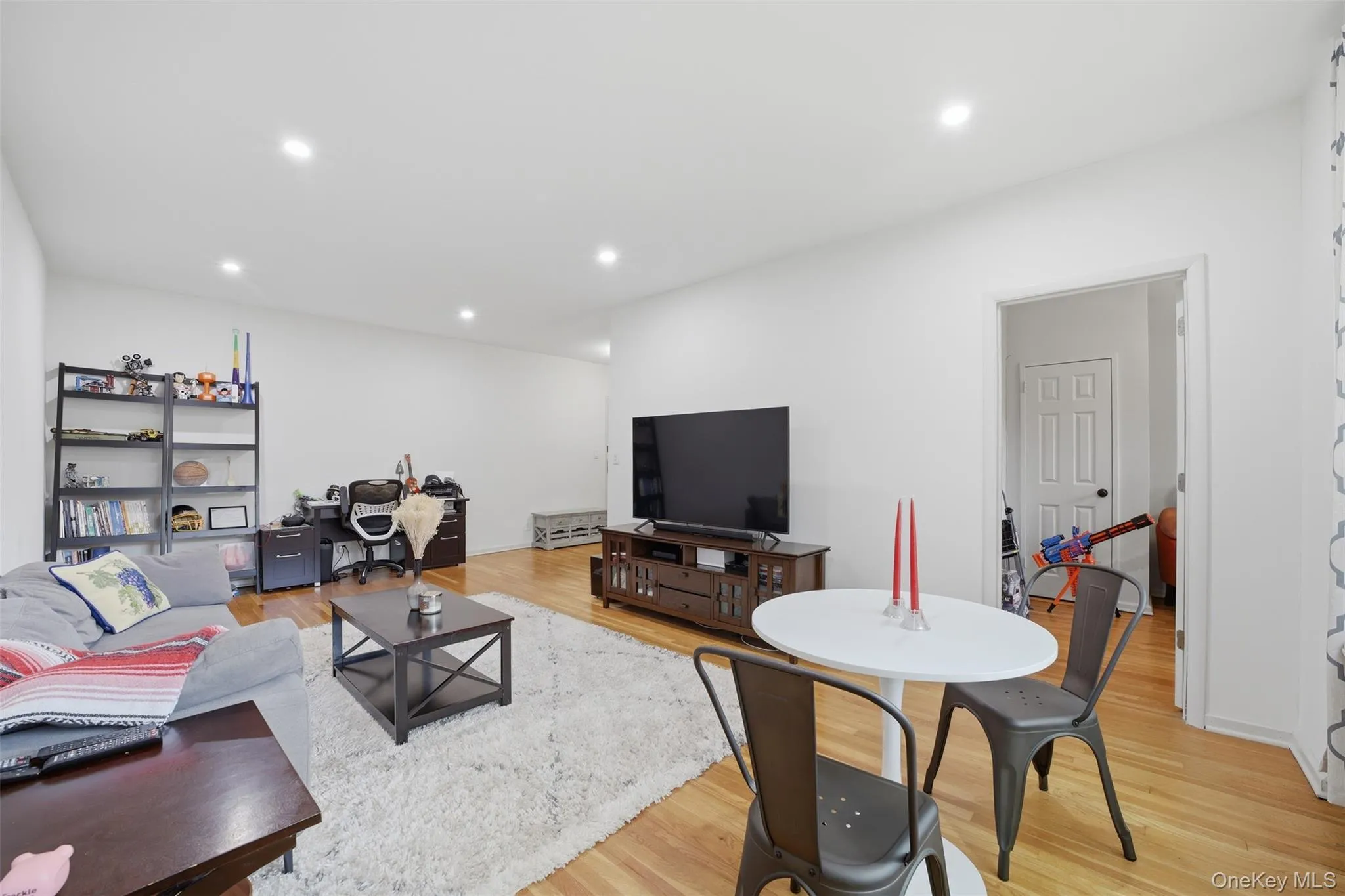 953 Boston Post Road, Mamaroneck, NY, 1 Bedroom Bedrooms, 5 Rooms Rooms,1 BathroomBathrooms,Residential,For Rent,Boston Post,0,1024388 953 Boston Post Road, Mamaroneck, NY, 1 Bedroom Bedrooms, 5 Rooms Rooms,1 BathroomBathrooms,Residential,For Rent,Boston Post,0,1024388