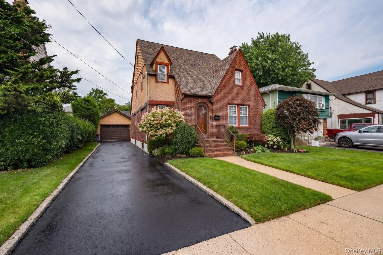 6 Troy Place, Hempstead, NY, 3 Bedrooms Bedrooms, 7 Rooms Rooms,1 BathroomBathrooms,Residential,For Rent,Troy,0,1024396 6 Troy Place, Hempstead, NY, 3 Bedrooms Bedrooms, 7 Rooms Rooms,1 BathroomBathrooms,Residential,For Rent,Troy,0,1024396
