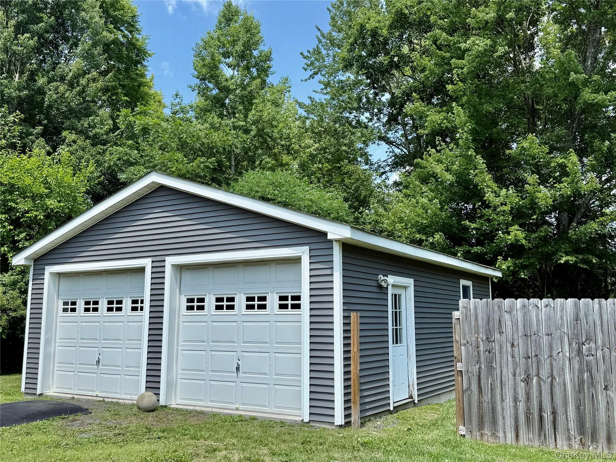 With Separate driveway With Separate driveway