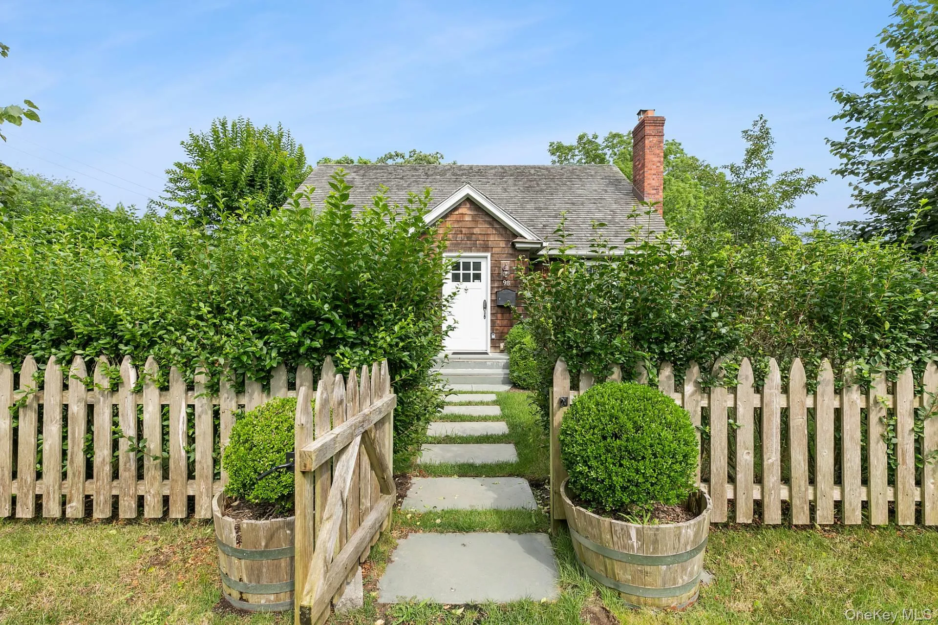 98 Sherrill Road, East Hampton, NY, 4 Bedrooms Bedrooms, 8 Rooms Rooms,2 BathroomsBathrooms,Residential Lease,For Rent,Sherrill,0,1024404 98 Sherrill Road, East Hampton, NY, 4 Bedrooms Bedrooms, 8 Rooms Rooms,2 BathroomsBathrooms,Residential Lease,For Rent,Sherrill,0,1024404