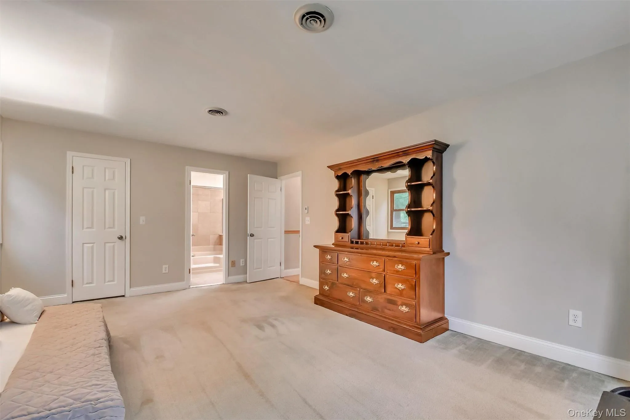 17 Esquire Road, Clarkstown, NY, 4 Bedrooms Bedrooms, 8 Rooms Rooms,2 BathroomsBathrooms,Residential Lease,For Rent,Esquire,0,1024412 17 Esquire Road, Clarkstown, NY, 4 Bedrooms Bedrooms, 8 Rooms Rooms,2 BathroomsBathrooms,Residential Lease,For Rent,Esquire,0,1024412