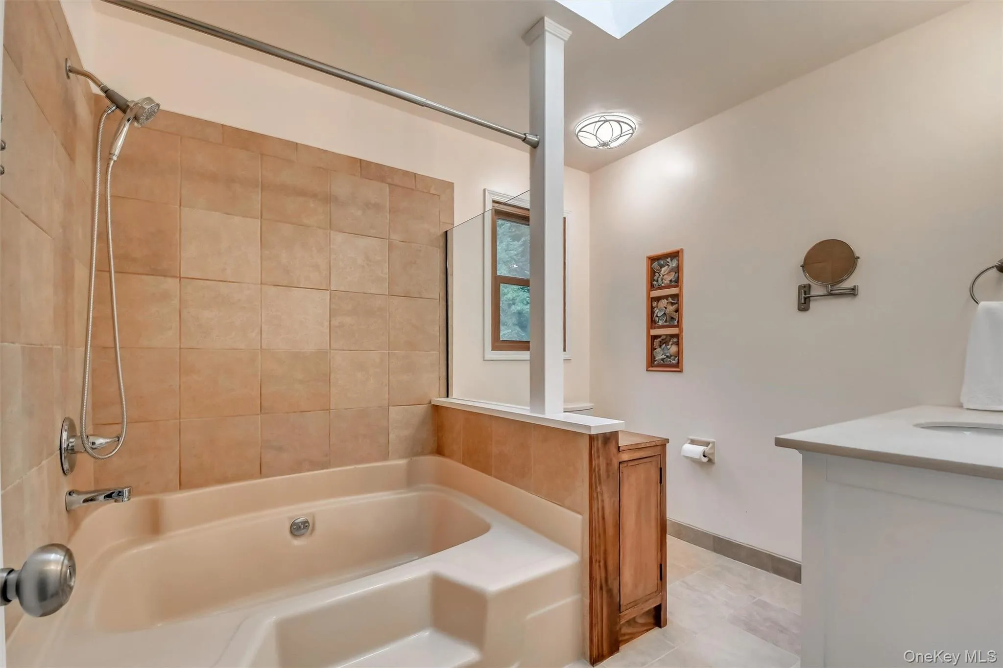 17 Esquire Road, Clarkstown, NY, 4 Bedrooms Bedrooms, 8 Rooms Rooms,2 BathroomsBathrooms,Residential Lease,For Rent,Esquire,0,1024412 17 Esquire Road, Clarkstown, NY, 4 Bedrooms Bedrooms, 8 Rooms Rooms,2 BathroomsBathrooms,Residential Lease,For Rent,Esquire,0,1024412