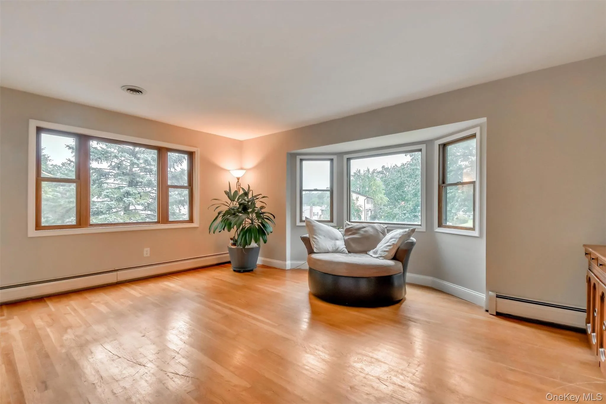 17 Esquire Road, Clarkstown, NY, 4 Bedrooms Bedrooms, 8 Rooms Rooms,2 BathroomsBathrooms,Residential Lease,For Rent,Esquire,0,1024412 17 Esquire Road, Clarkstown, NY, 4 Bedrooms Bedrooms, 8 Rooms Rooms,2 BathroomsBathrooms,Residential Lease,For Rent,Esquire,0,1024412