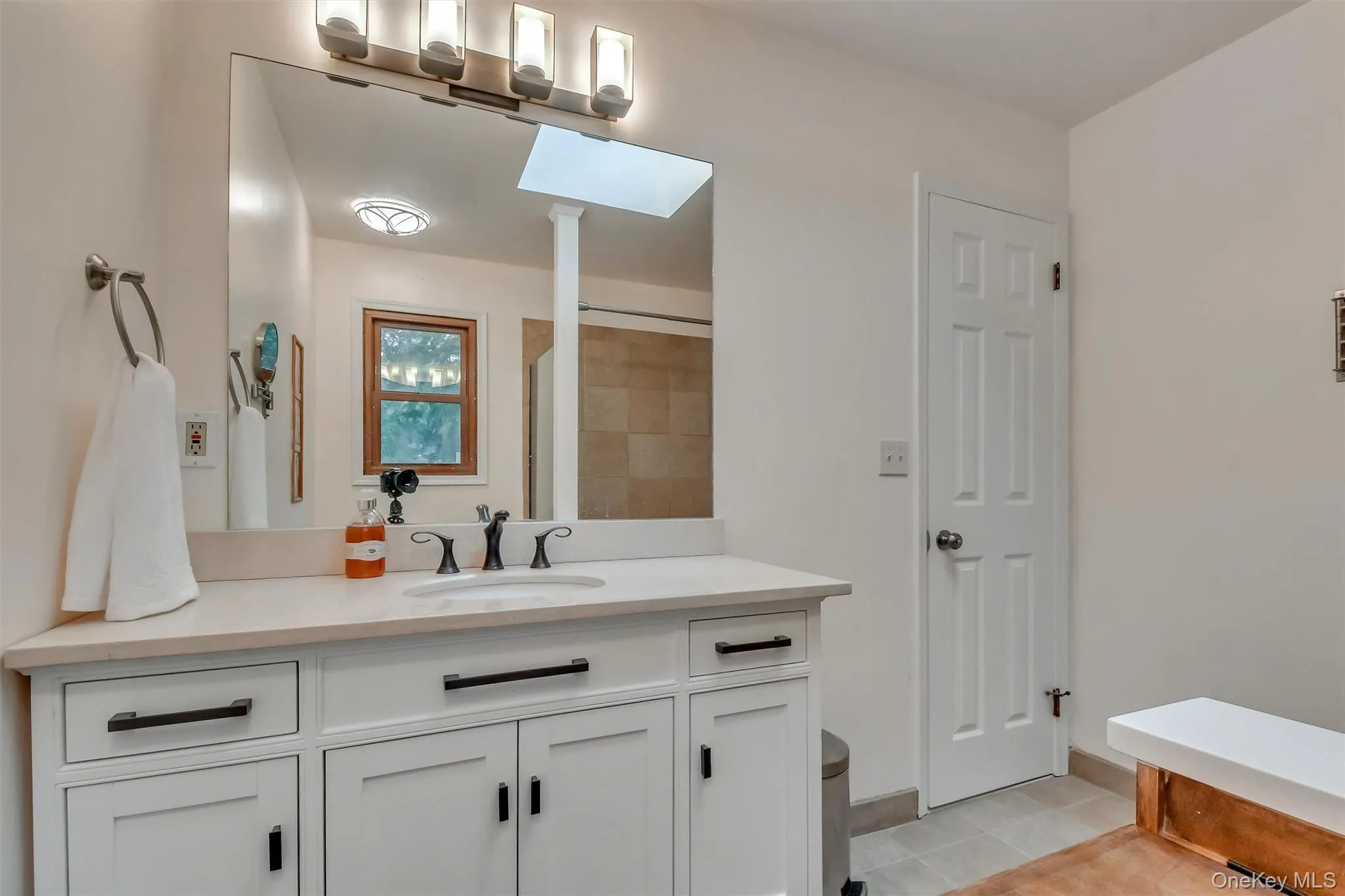 17 Esquire Road, Clarkstown, NY, 4 Bedrooms Bedrooms, 8 Rooms Rooms,2 BathroomsBathrooms,Residential Lease,For Rent,Esquire,0,1024412 17 Esquire Road, Clarkstown, NY, 4 Bedrooms Bedrooms, 8 Rooms Rooms,2 BathroomsBathrooms,Residential Lease,For Rent,Esquire,0,1024412
